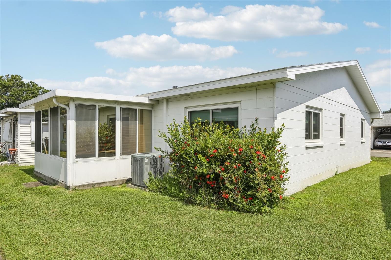 Listing photo id 26 for 5045 Lily Street N