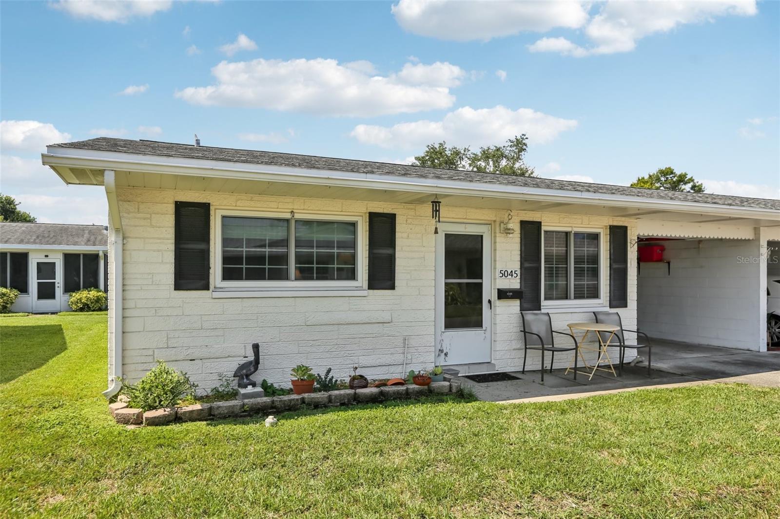 Listing photo id 35 for 5045 Lily Street N