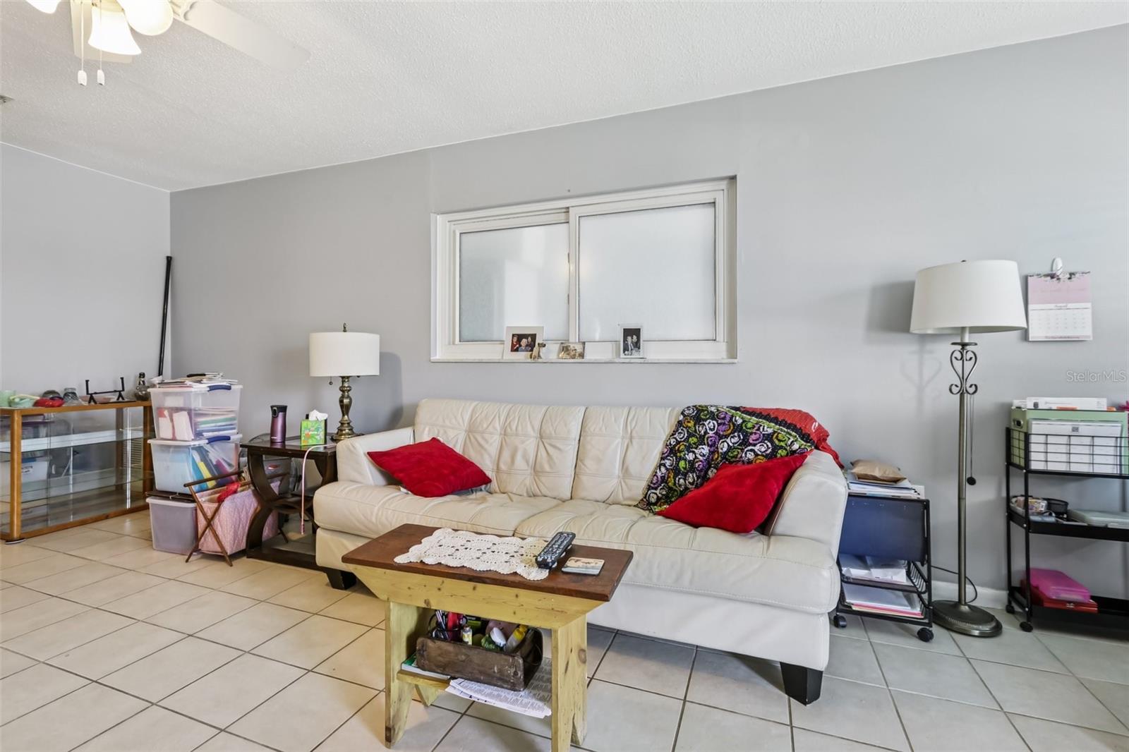 Listing photo id 2 for 5045 Lily Street N