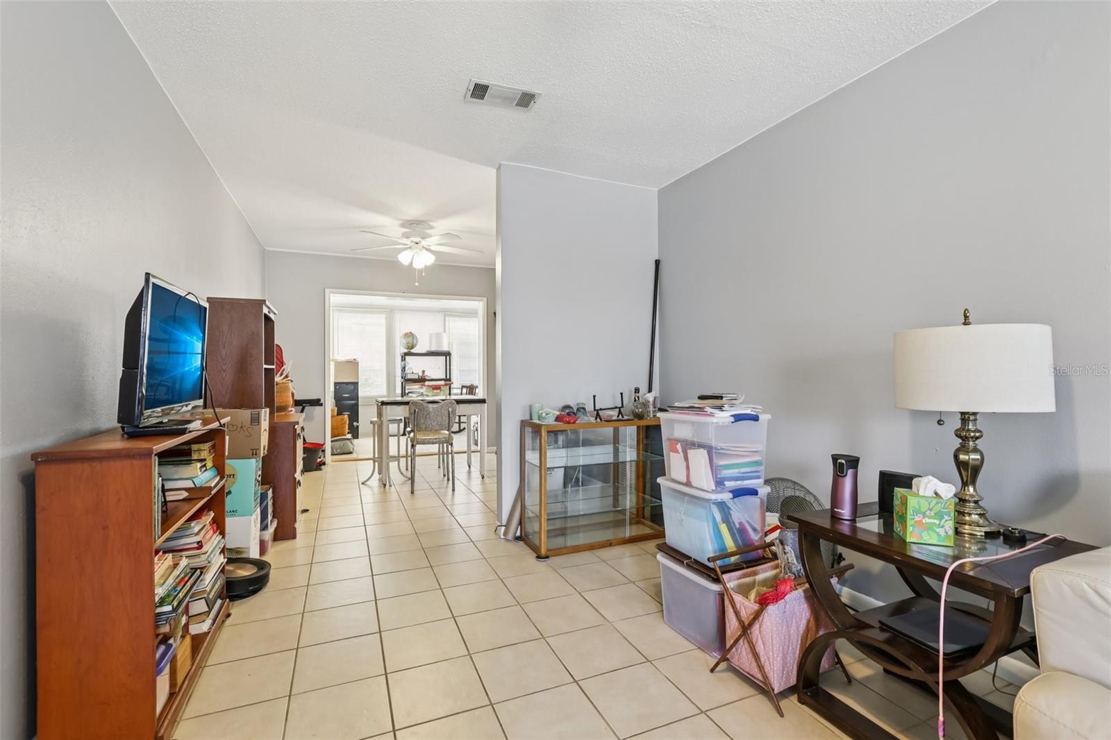 Listing photo id 4 for 5045 Lily Street N