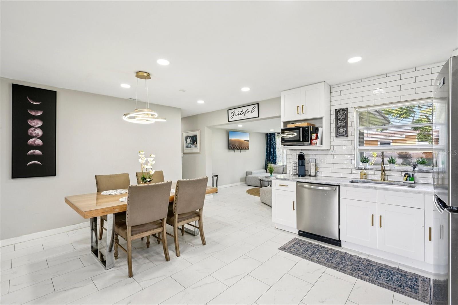 Image 4 of 22 For 1860 Alberta Drive