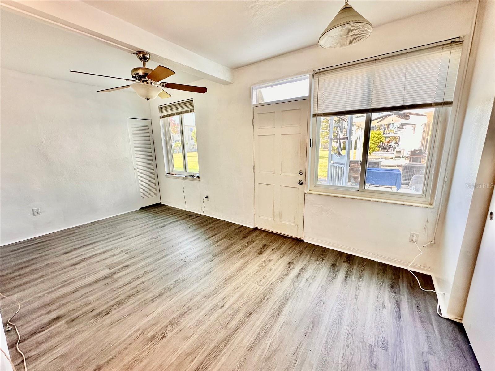 Image 19 of 43 For 2454 Australia Way E 12