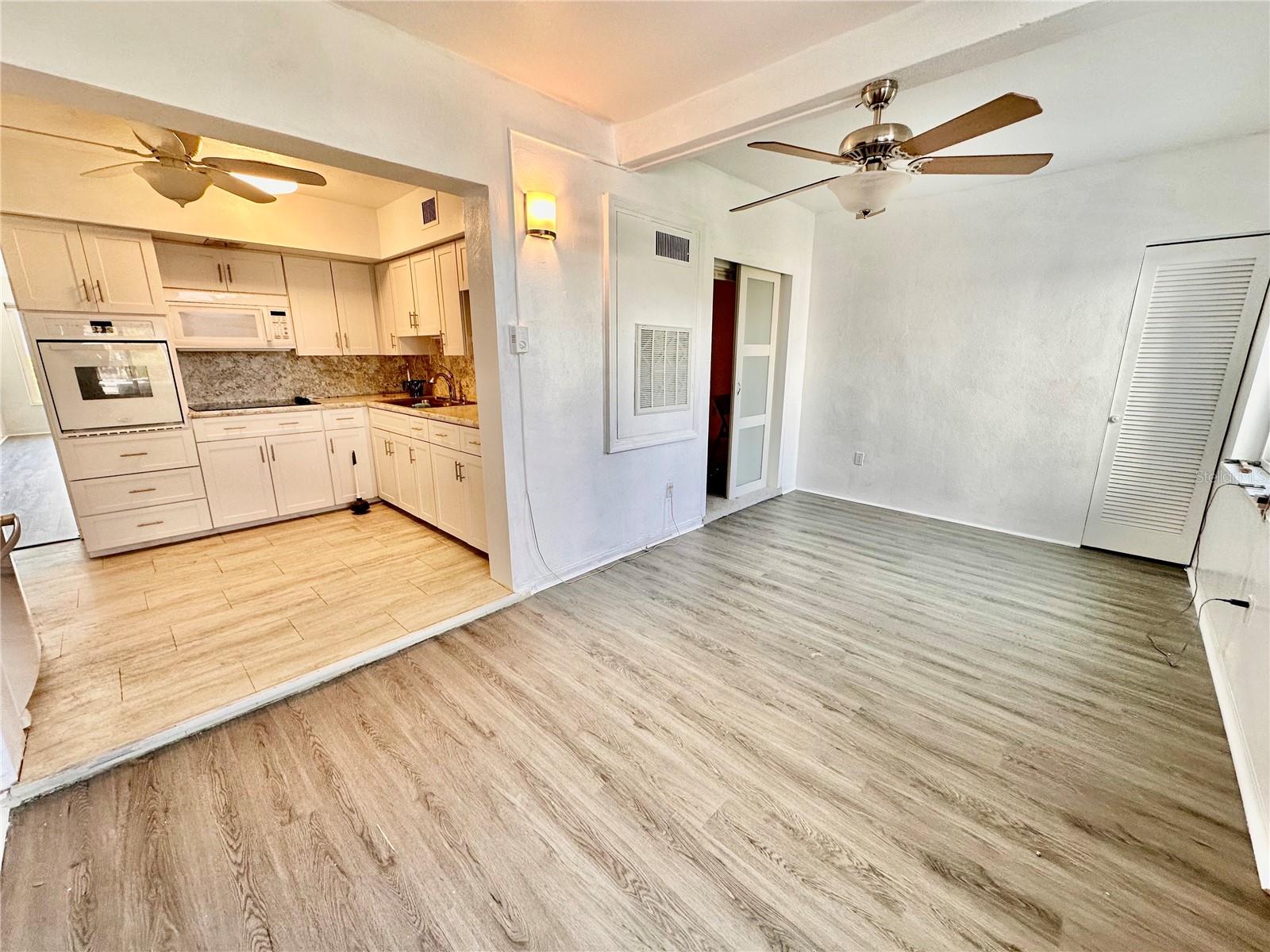 Image 20 of 43 For 2454 Australia Way E 12