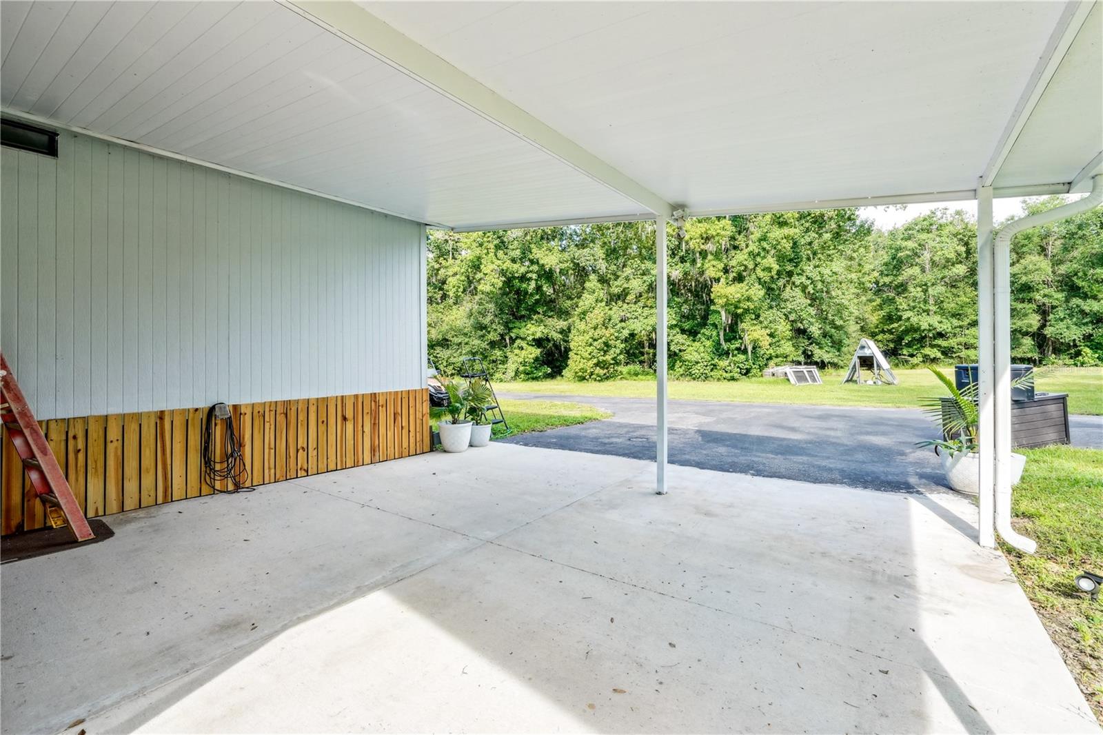 Image 26 of 36 For 23046 Dewitt Drive