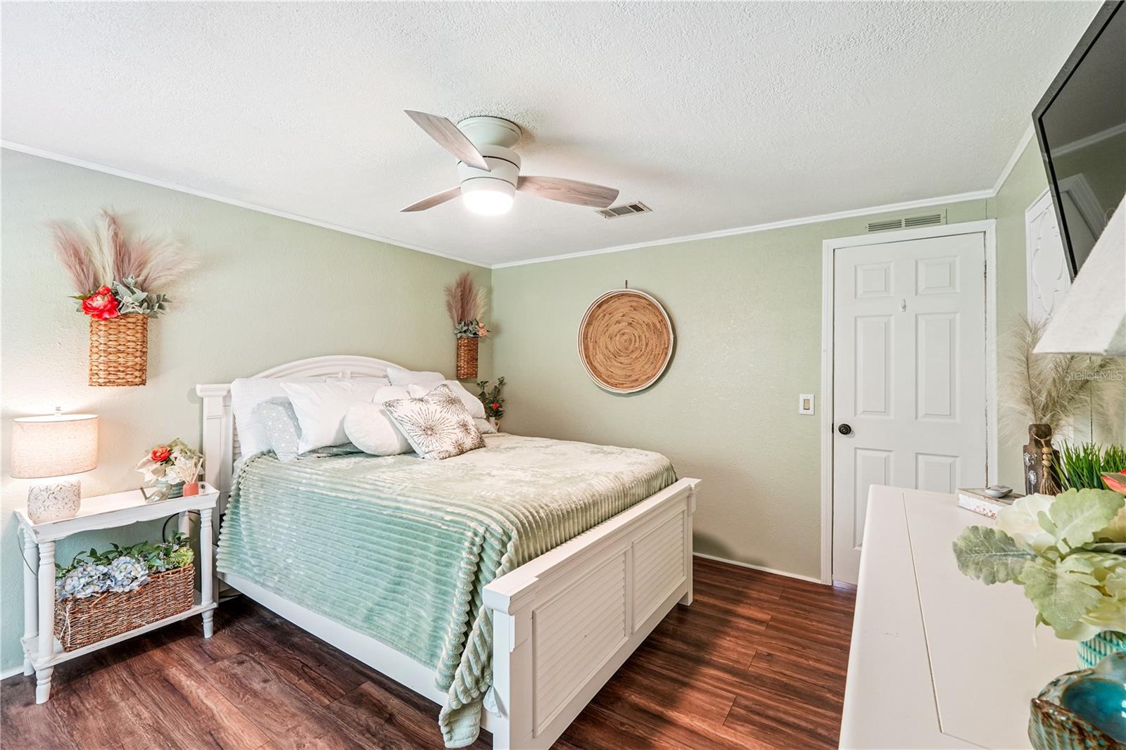 Image 6 of 36 For 23046 Dewitt Drive