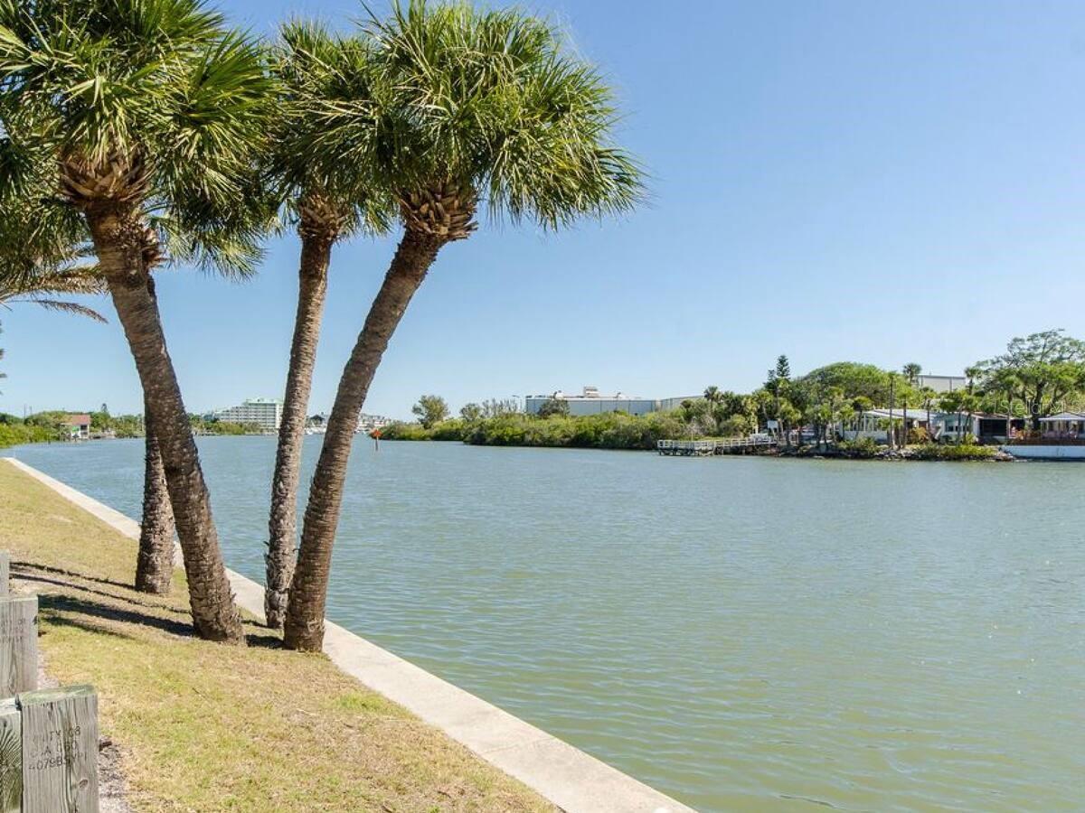 Image 14 of 26 For 2109 Gulf Boulevard 1b