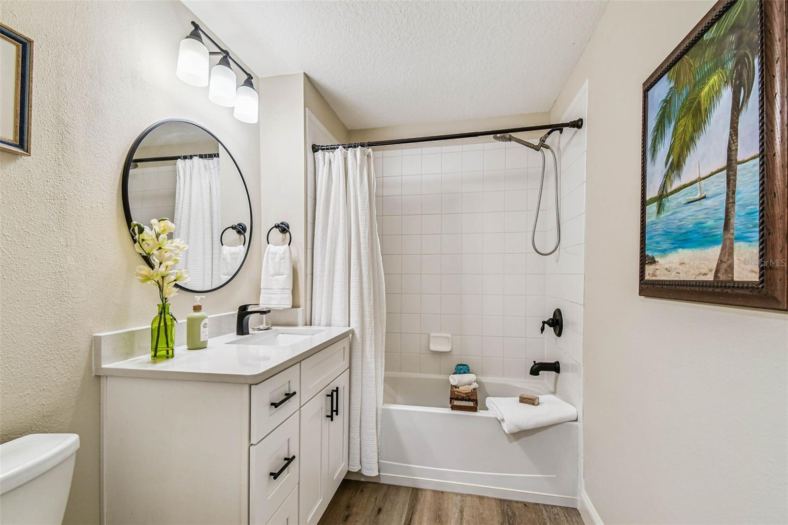 Image 14 of 66 For 826 Lantern Way 103