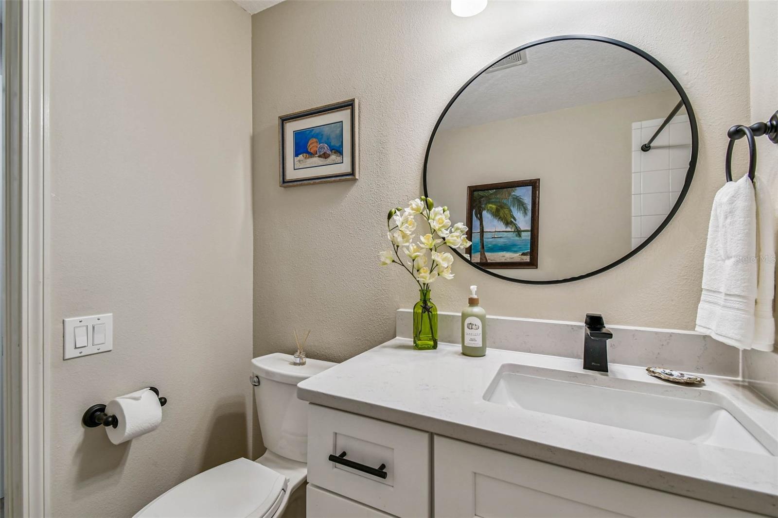 Image 17 of 66 For 826 Lantern Way 103