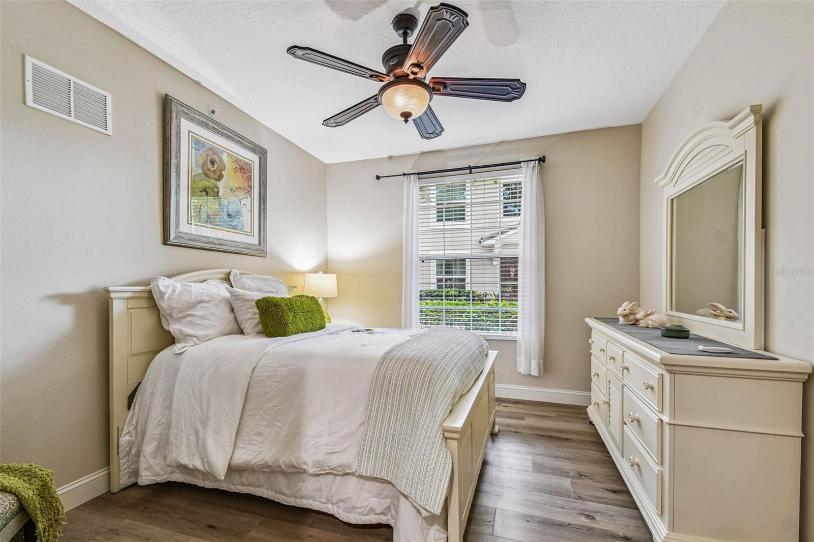 Image 18 of 66 For 826 Lantern Way 103