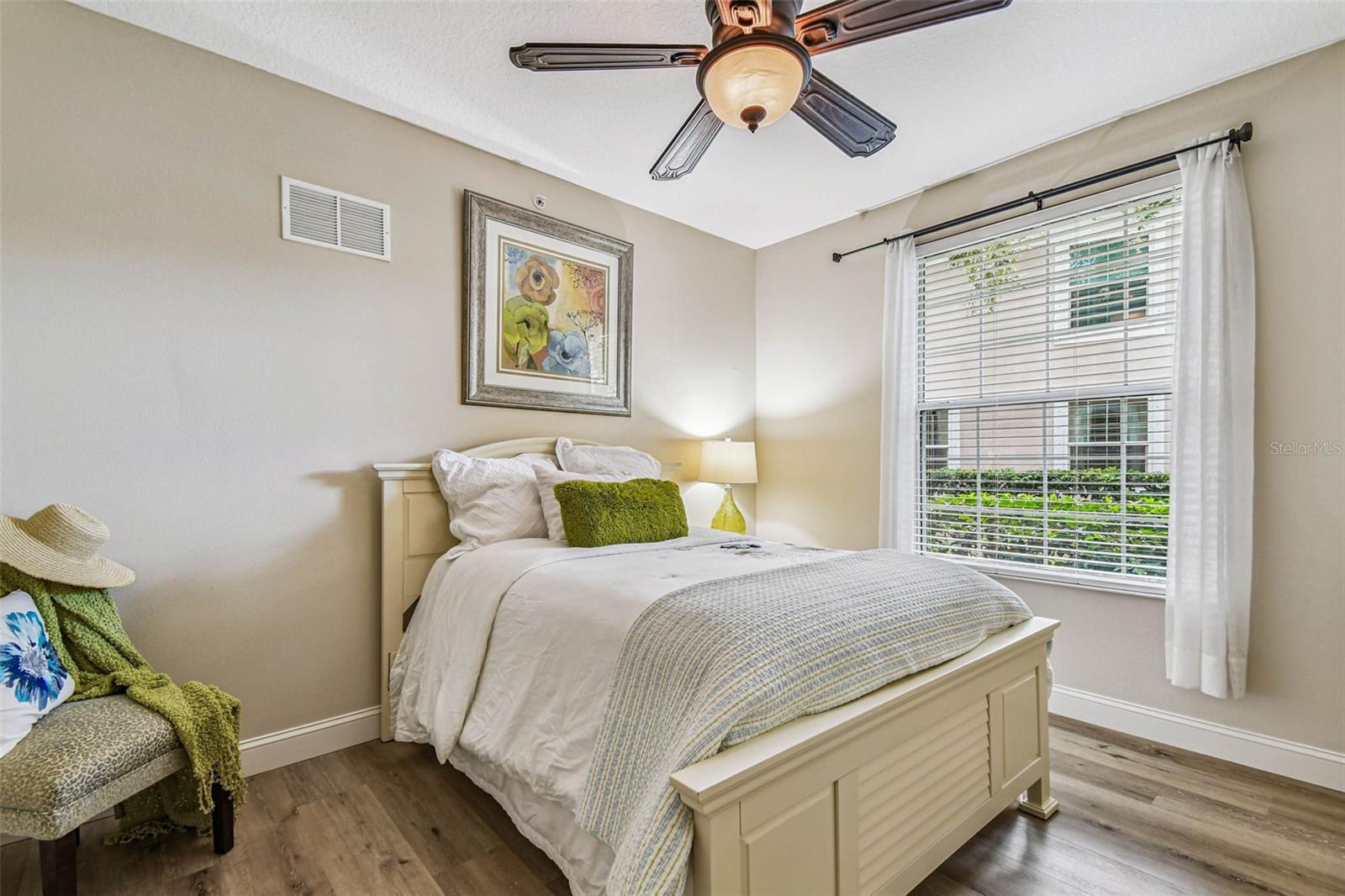 Image 19 of 66 For 826 Lantern Way 103