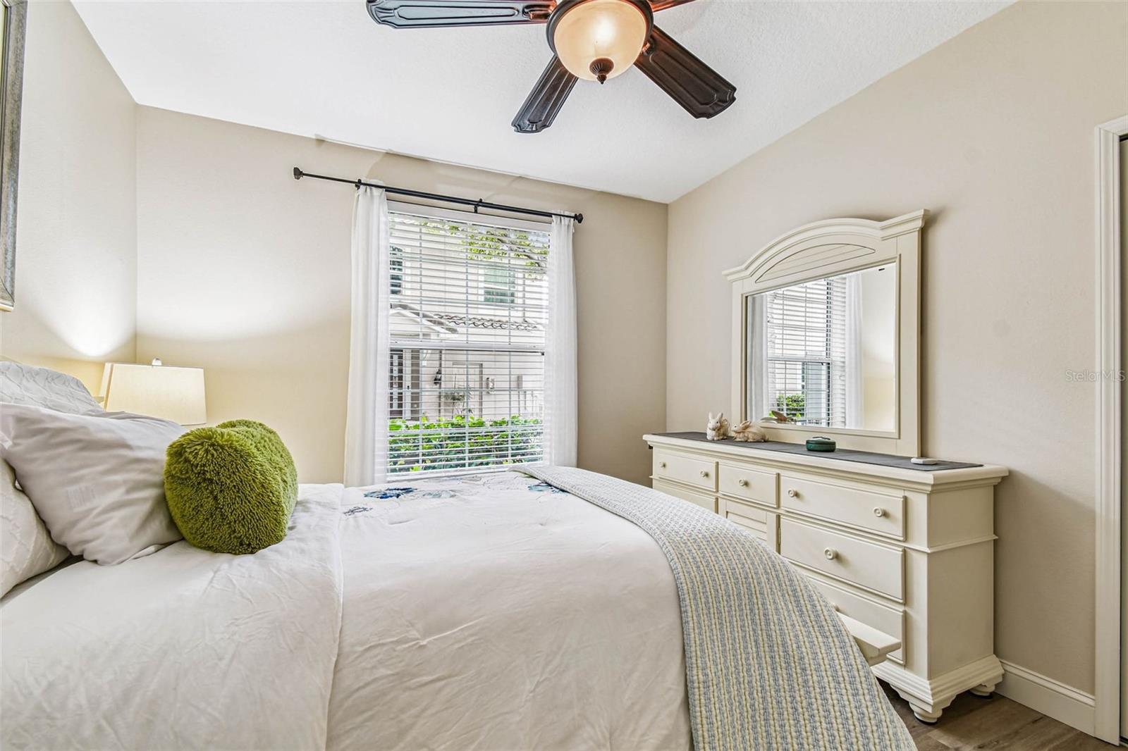 Image 20 of 66 For 826 Lantern Way 103