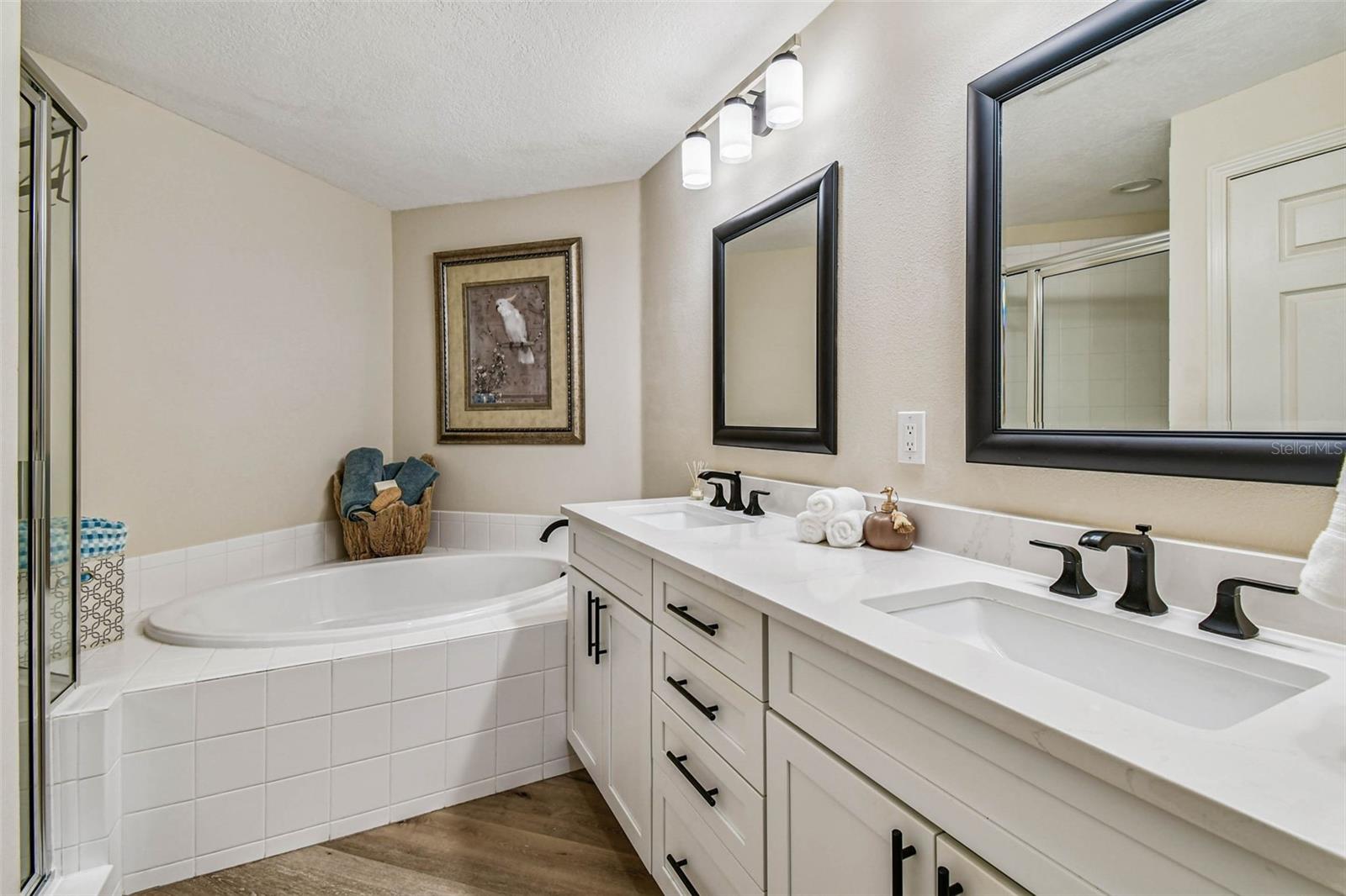 Image 27 of 66 For 826 Lantern Way 103