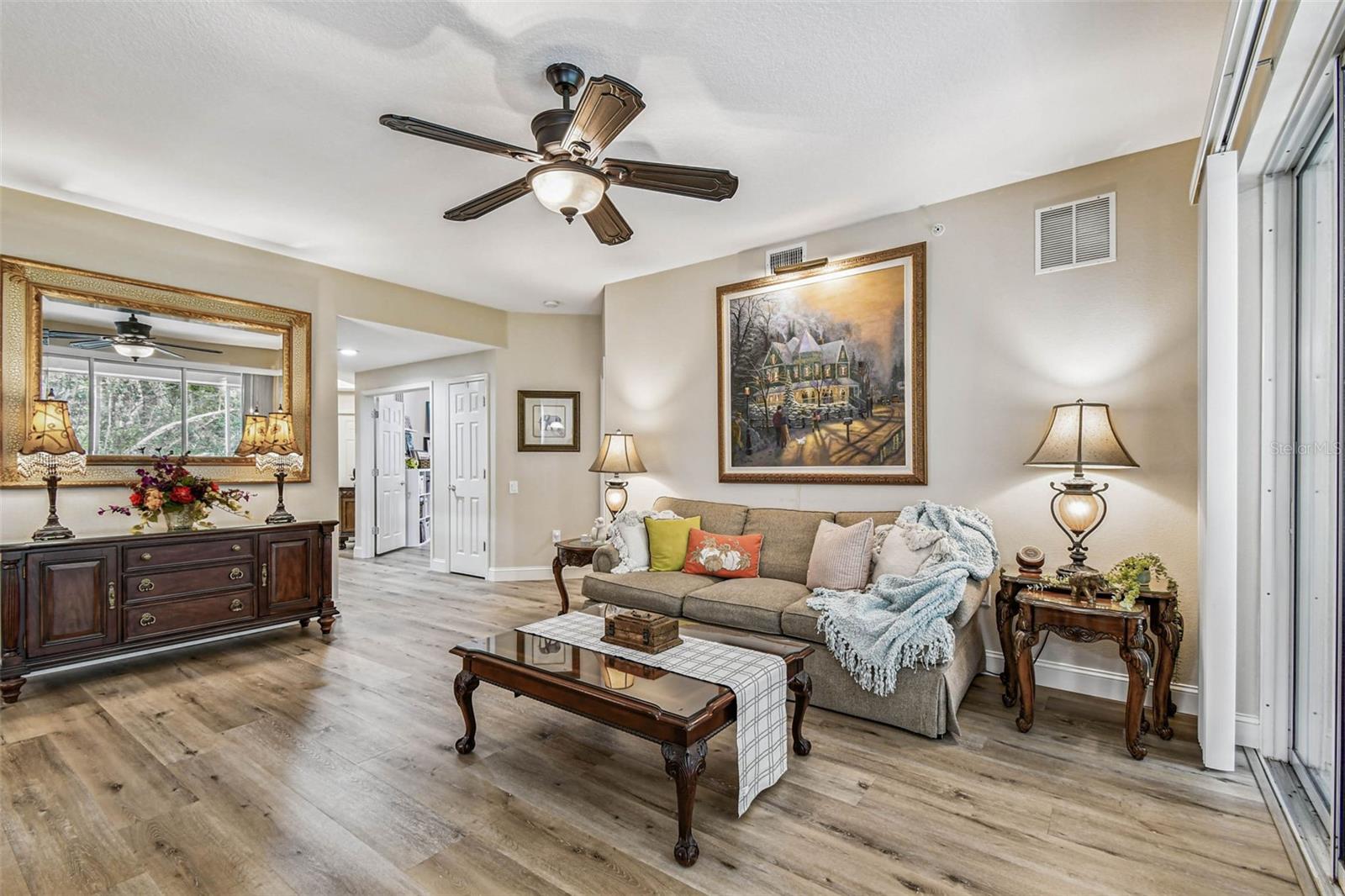 Image 41 of 66 For 826 Lantern Way 103