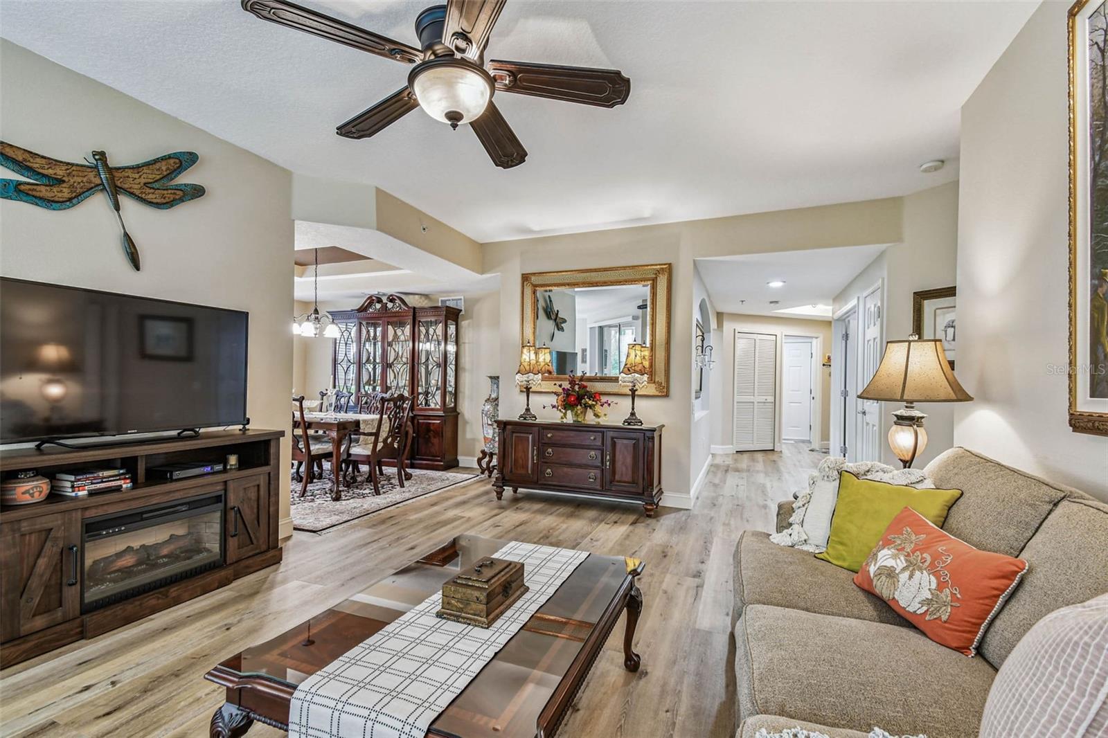 Image 42 of 66 For 826 Lantern Way 103