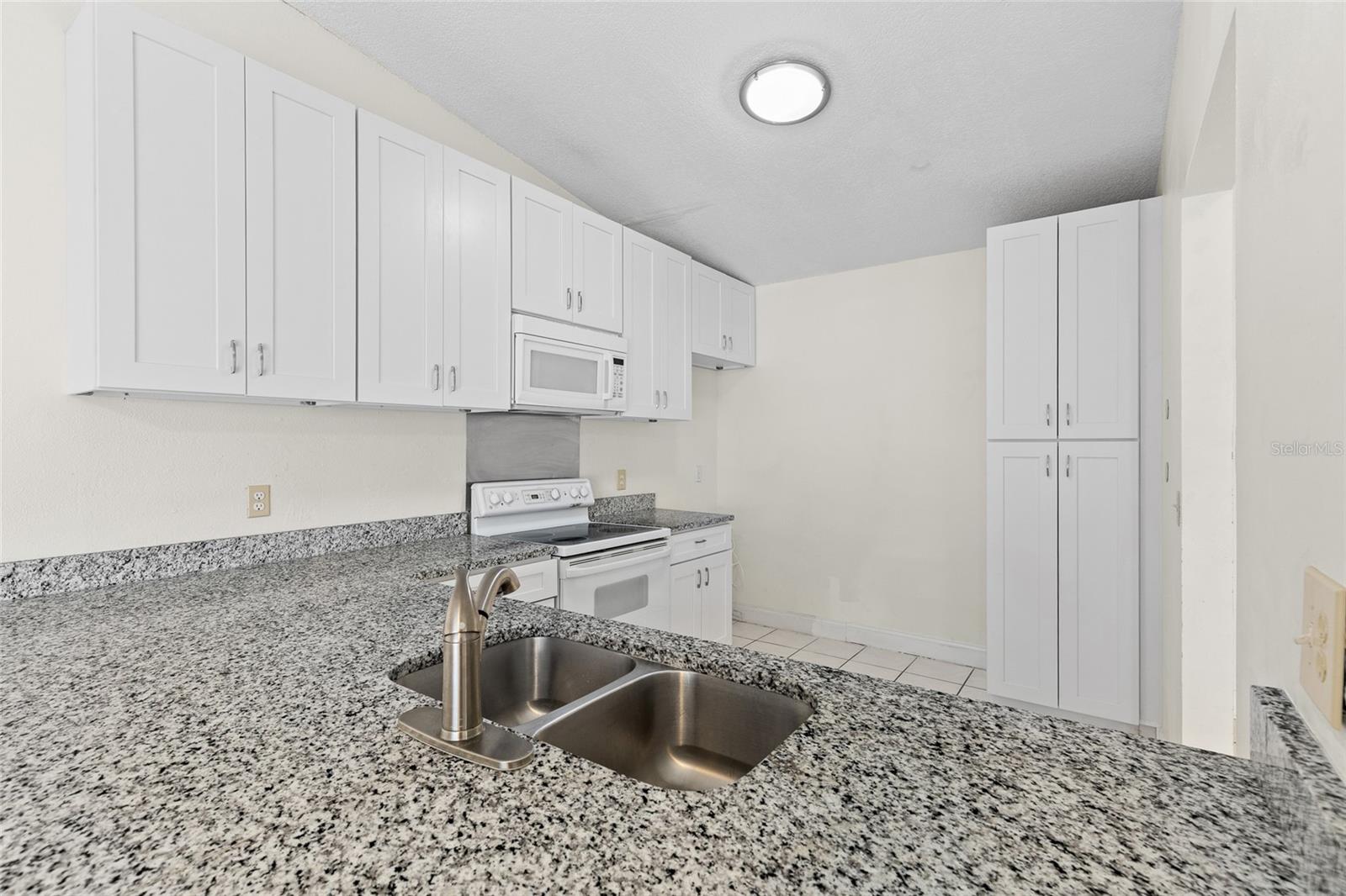 Image 4 of 24 For 5898 Sagunto Street