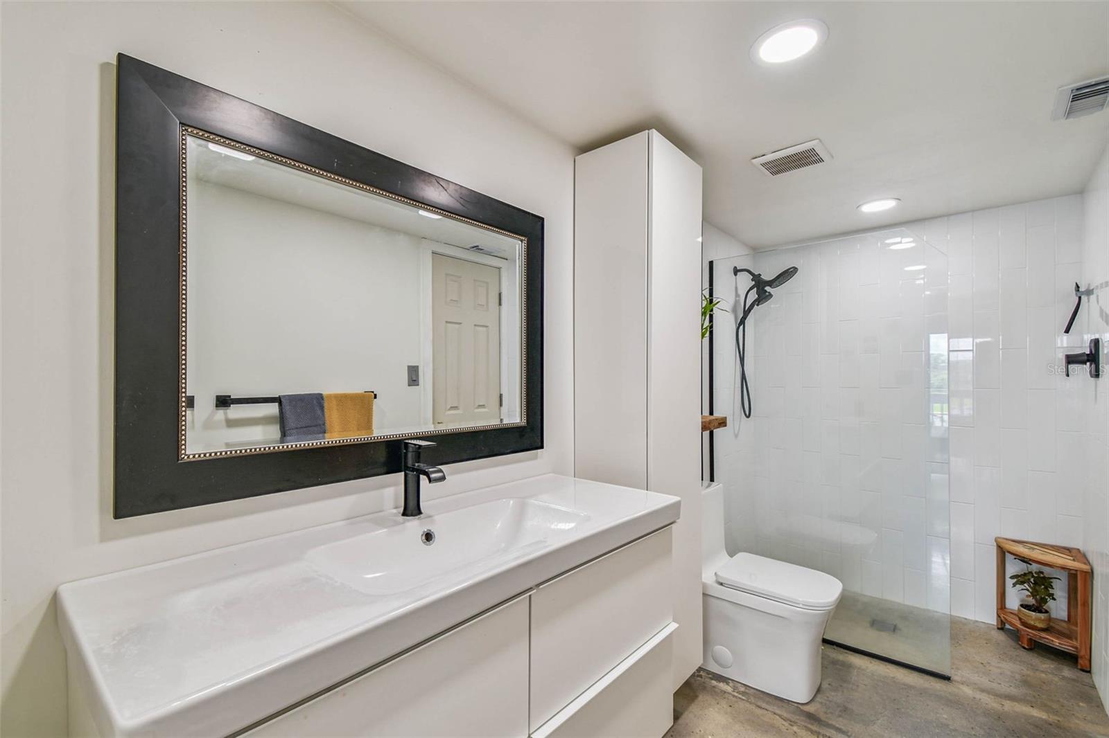 Image 27 of 73 For 2424 Tampa Bay Boulevard D206