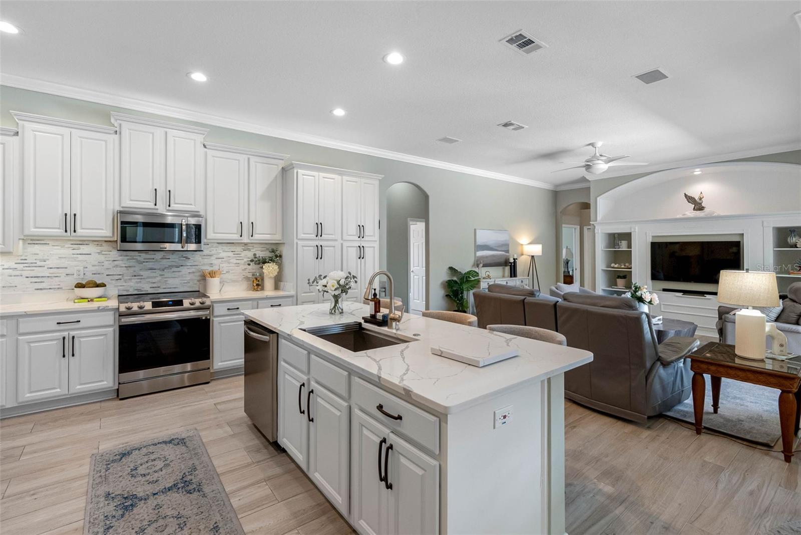 Image 12 of 50 For 6523 Alcester Drive