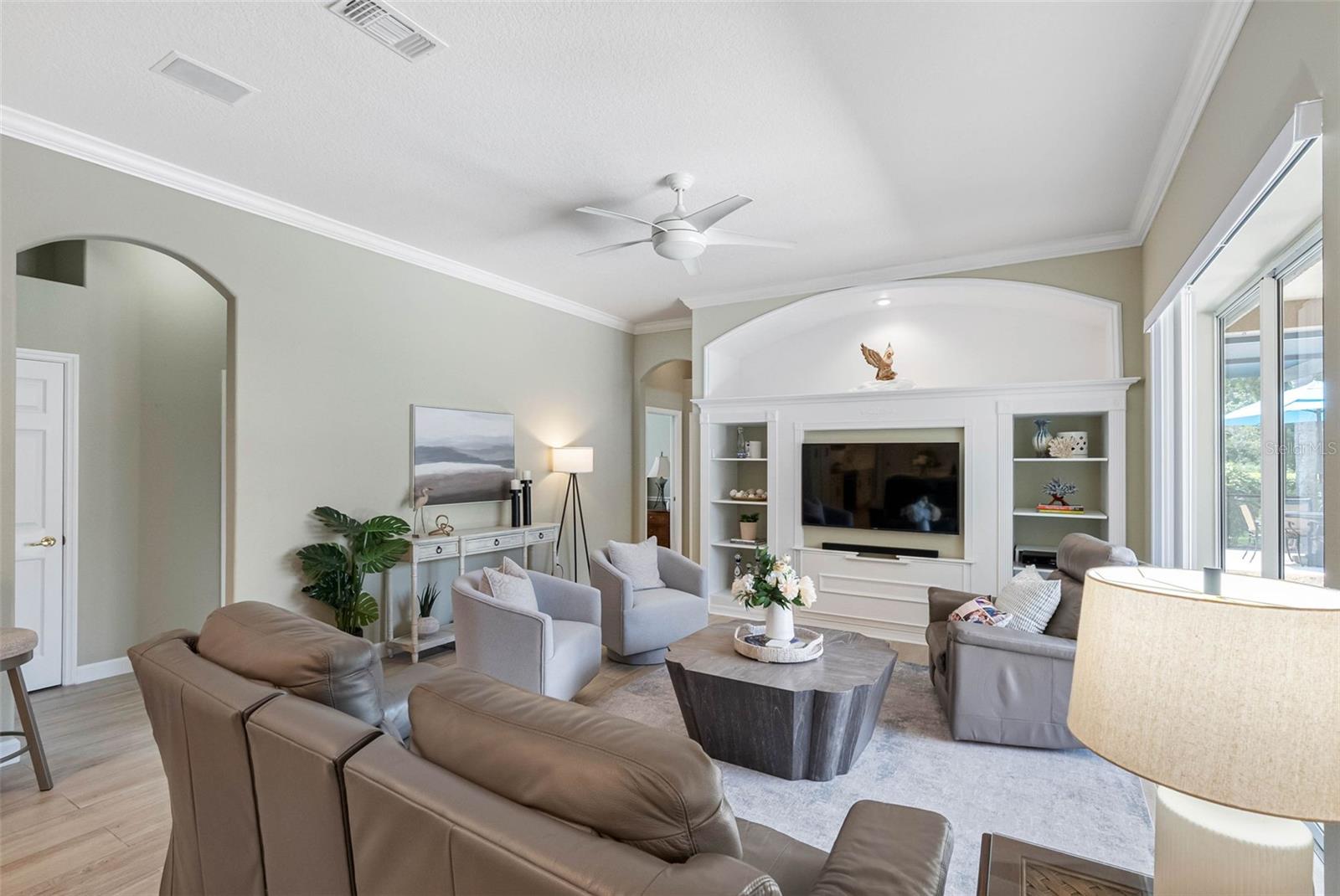 Image 18 of 50 For 6523 Alcester Drive