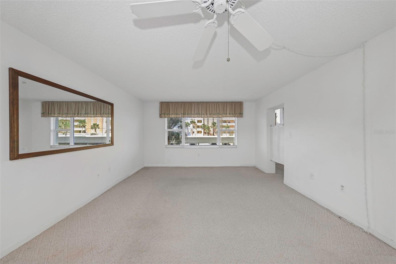 Image 14 of 95 For 4550 Cove Circle 207