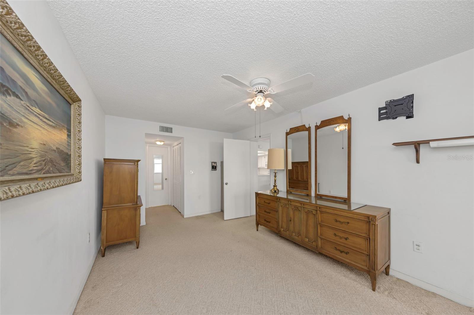 Image 26 of 95 For 4550 Cove Circle 207