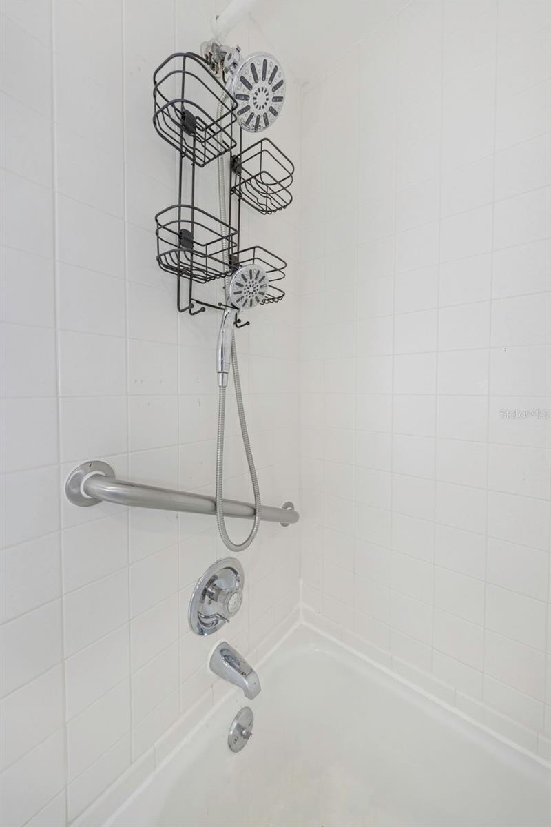 Image 32 of 95 For 4550 Cove Circle 207
