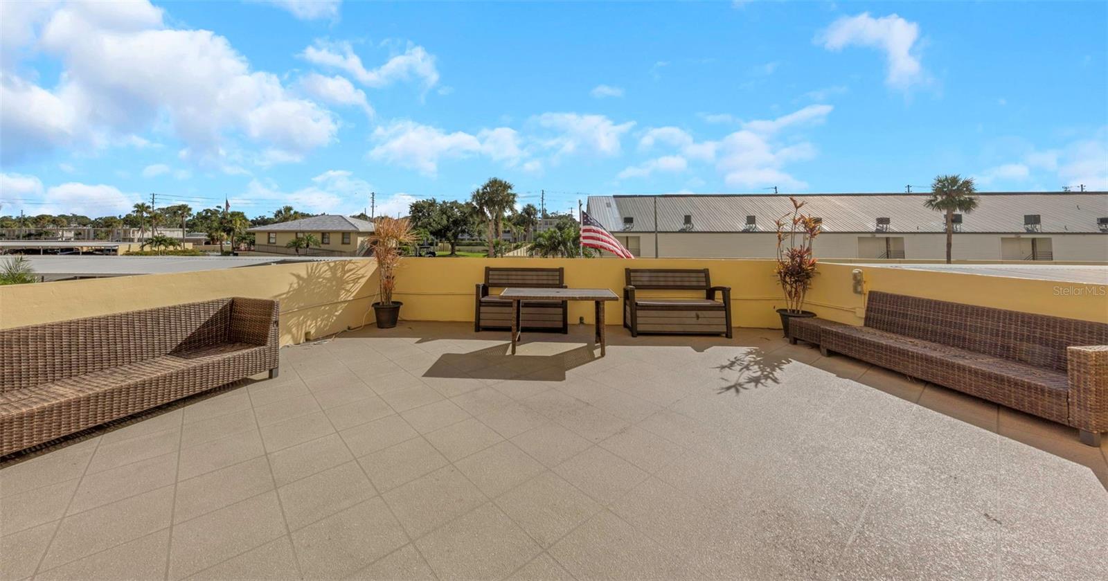 Image 37 of 95 For 4550 Cove Circle 207