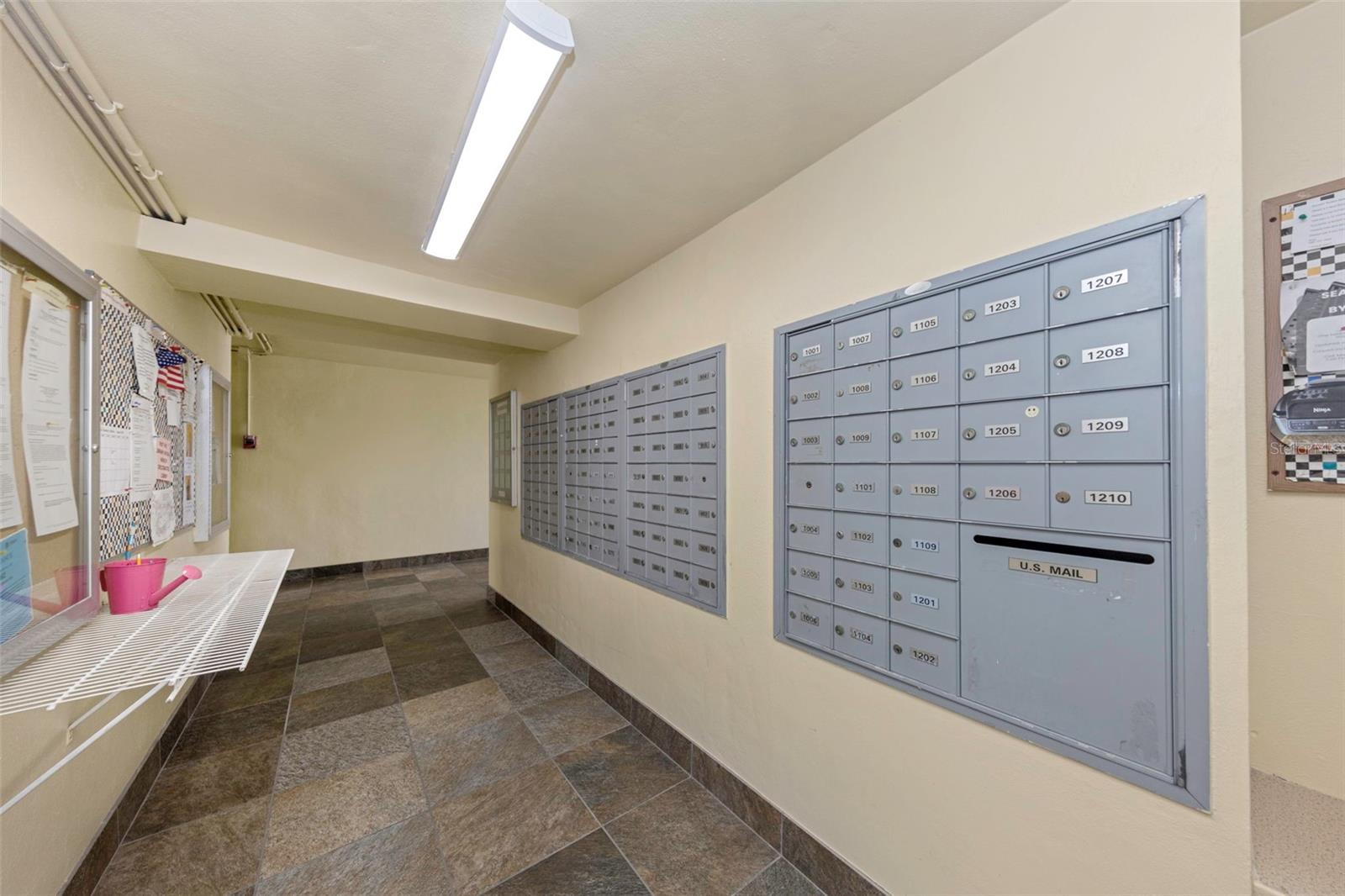 Image 38 of 95 For 4550 Cove Circle 207