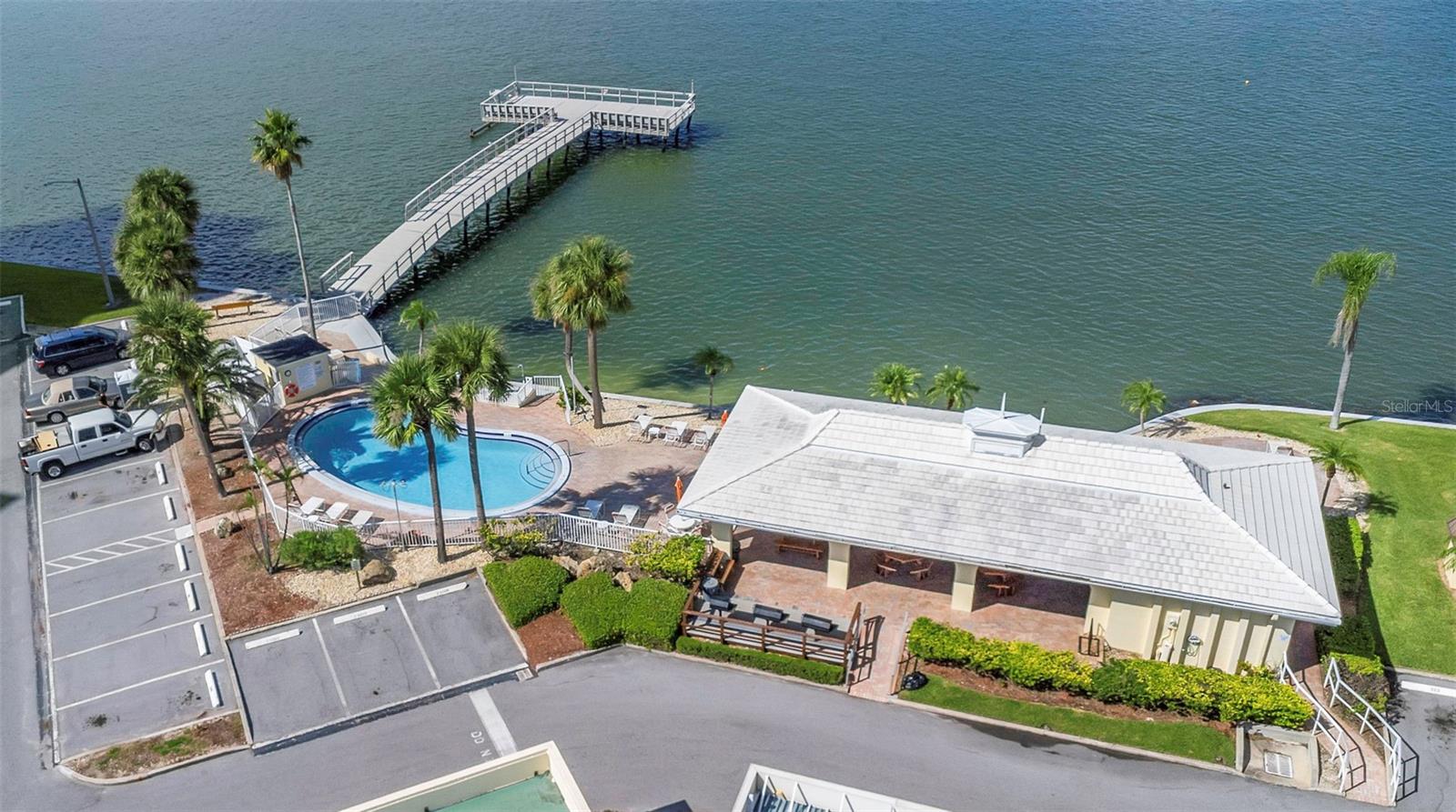 Image 60 of 95 For 4550 Cove Circle 207