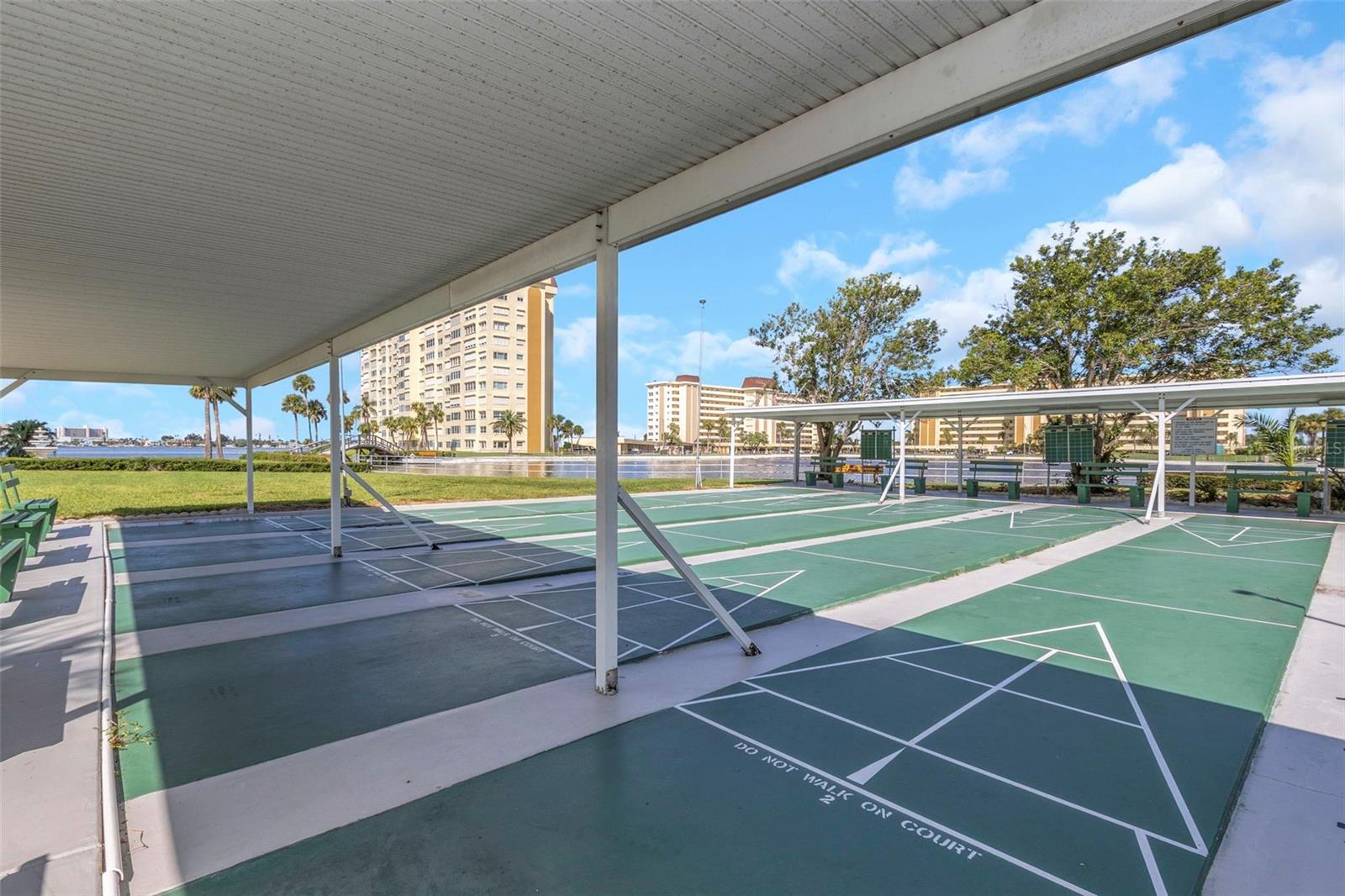 Image 62 of 95 For 4550 Cove Circle 207