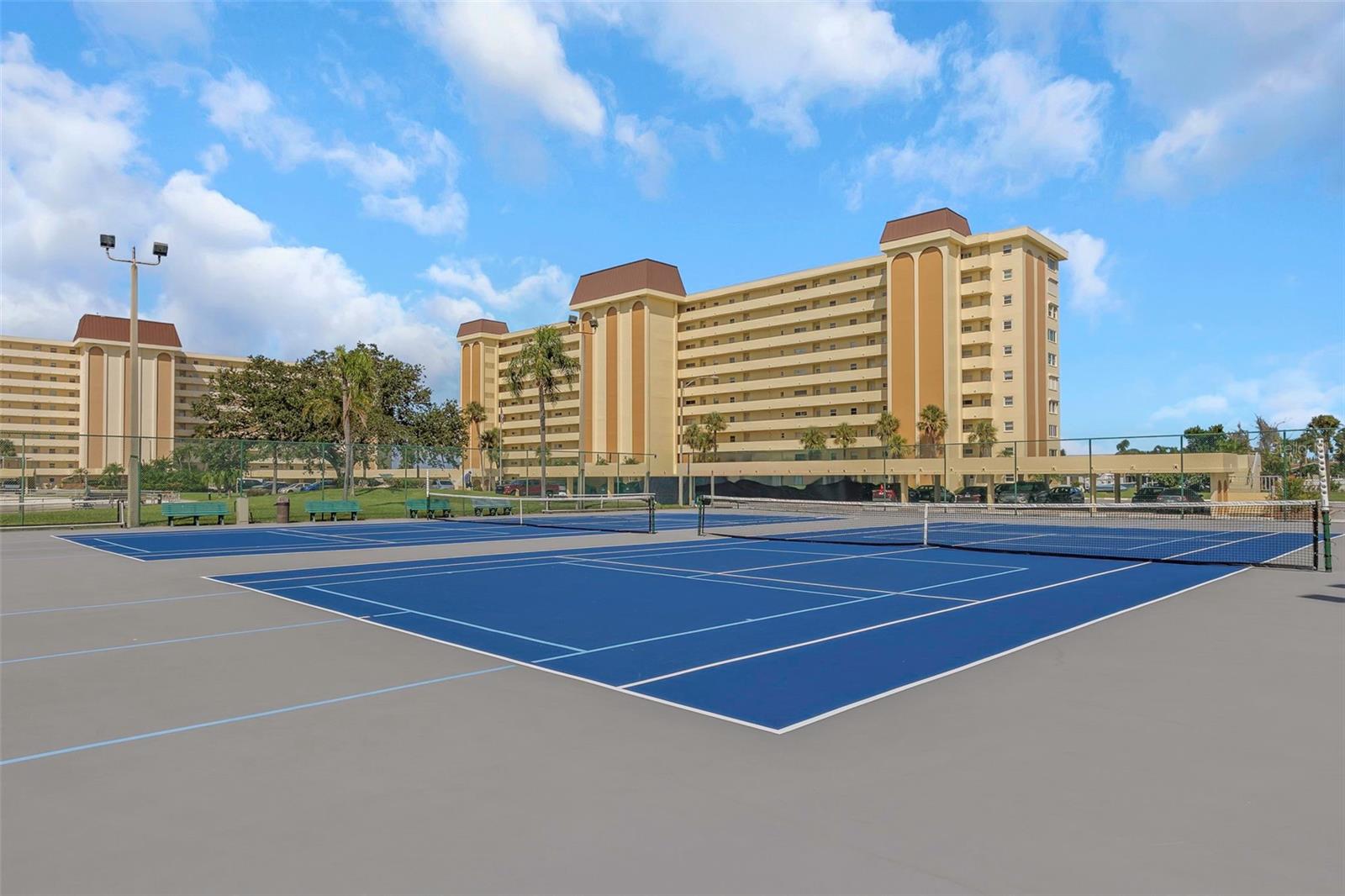 Image 67 of 95 For 4550 Cove Circle 207