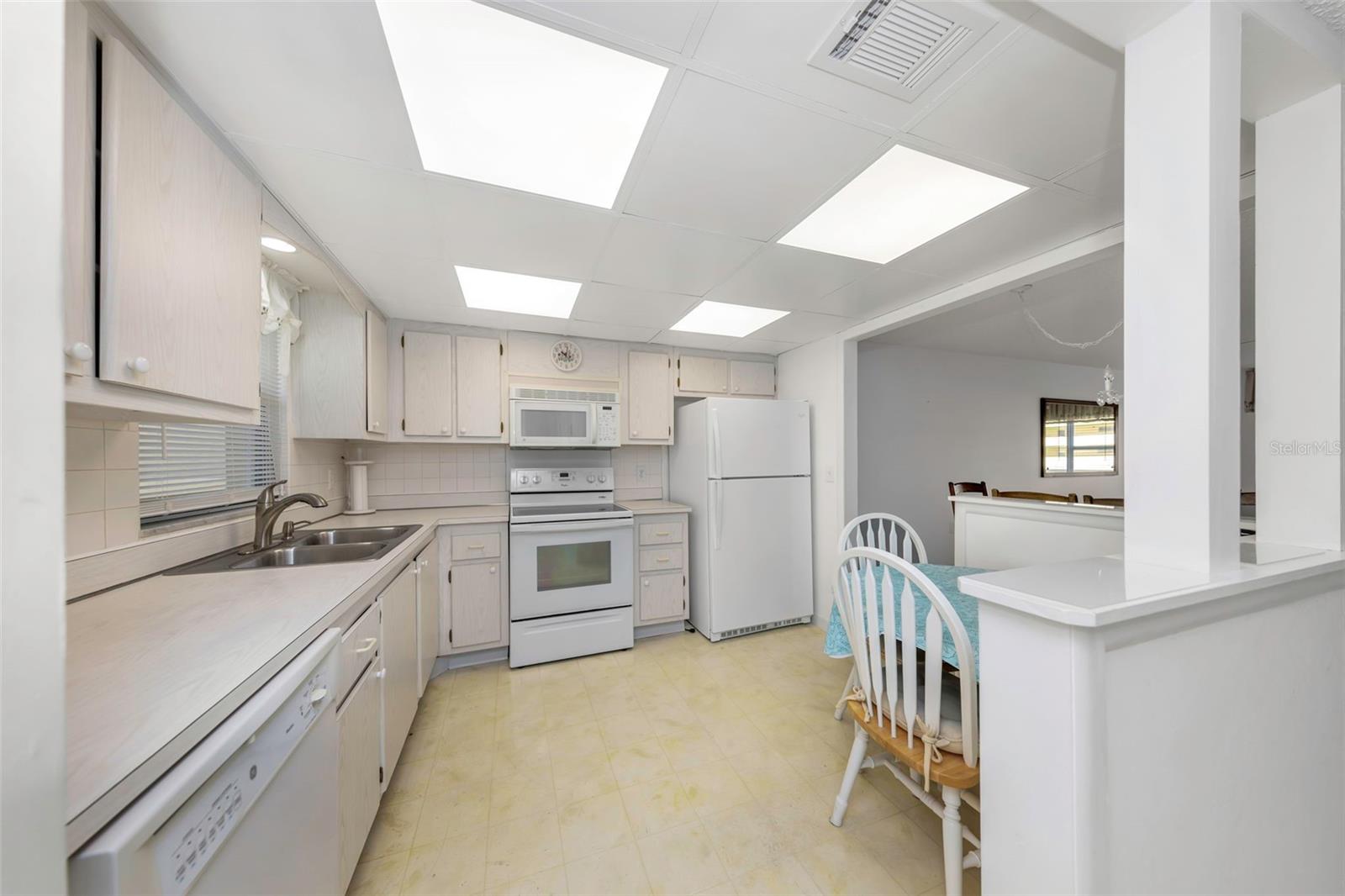 Image 7 of 95 For 4550 Cove Circle 207