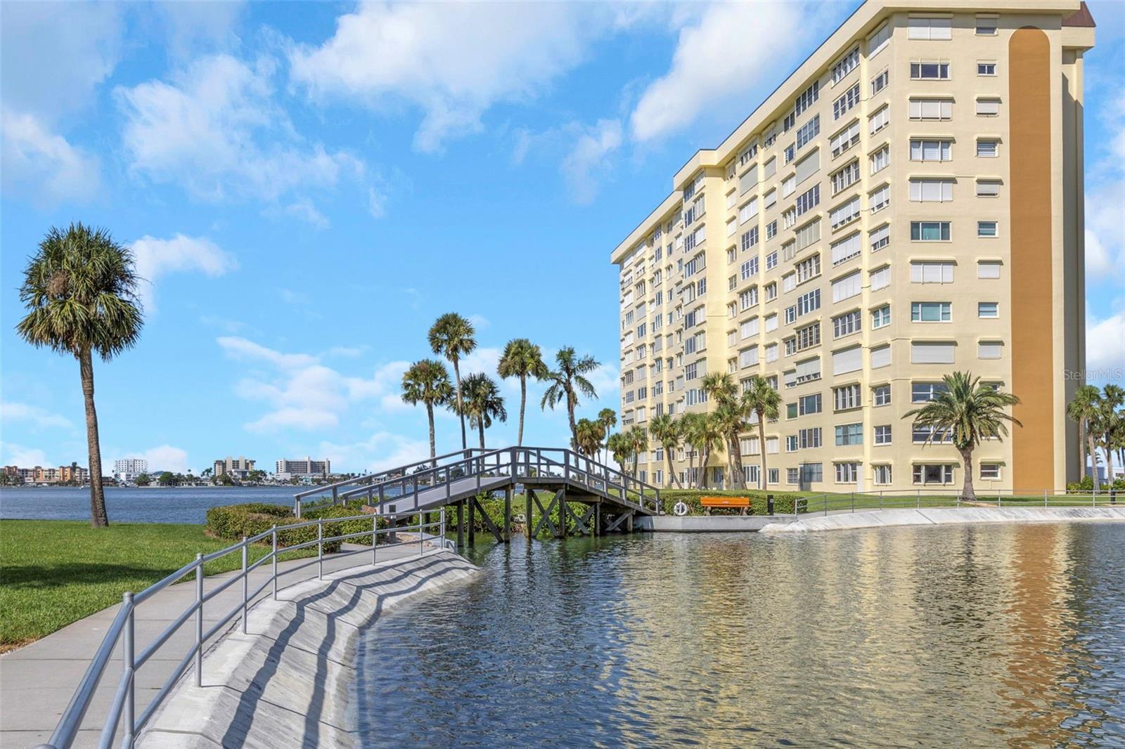 Image 70 of 95 For 4550 Cove Circle 207