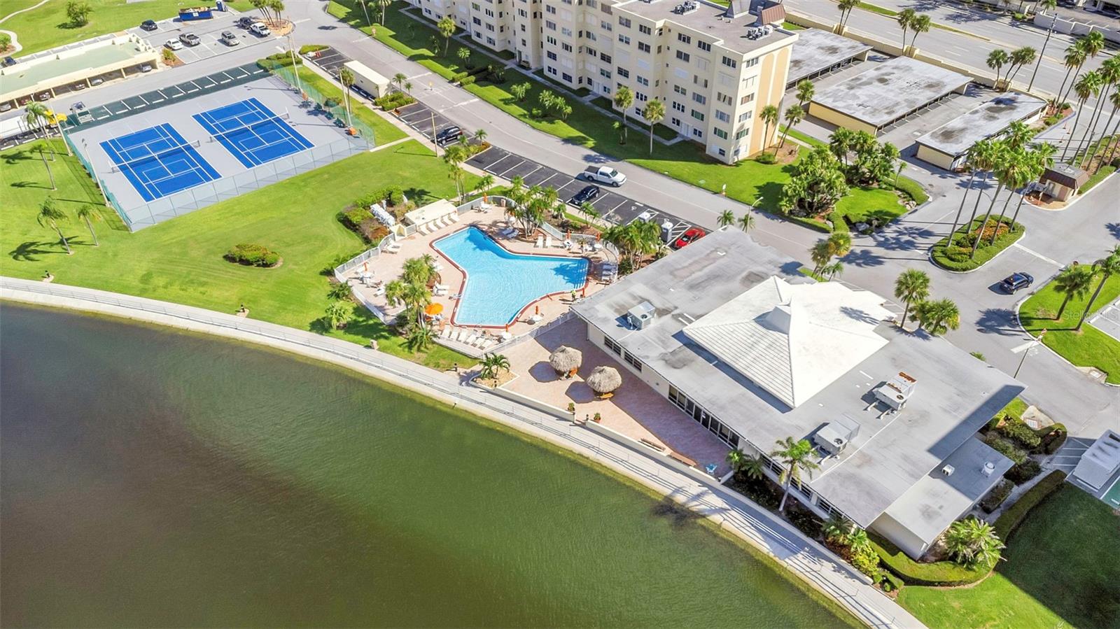 Image 85 of 95 For 4550 Cove Circle 207
