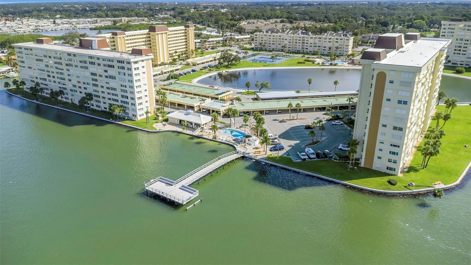 Image 88 of 95 For 4550 Cove Circle 207