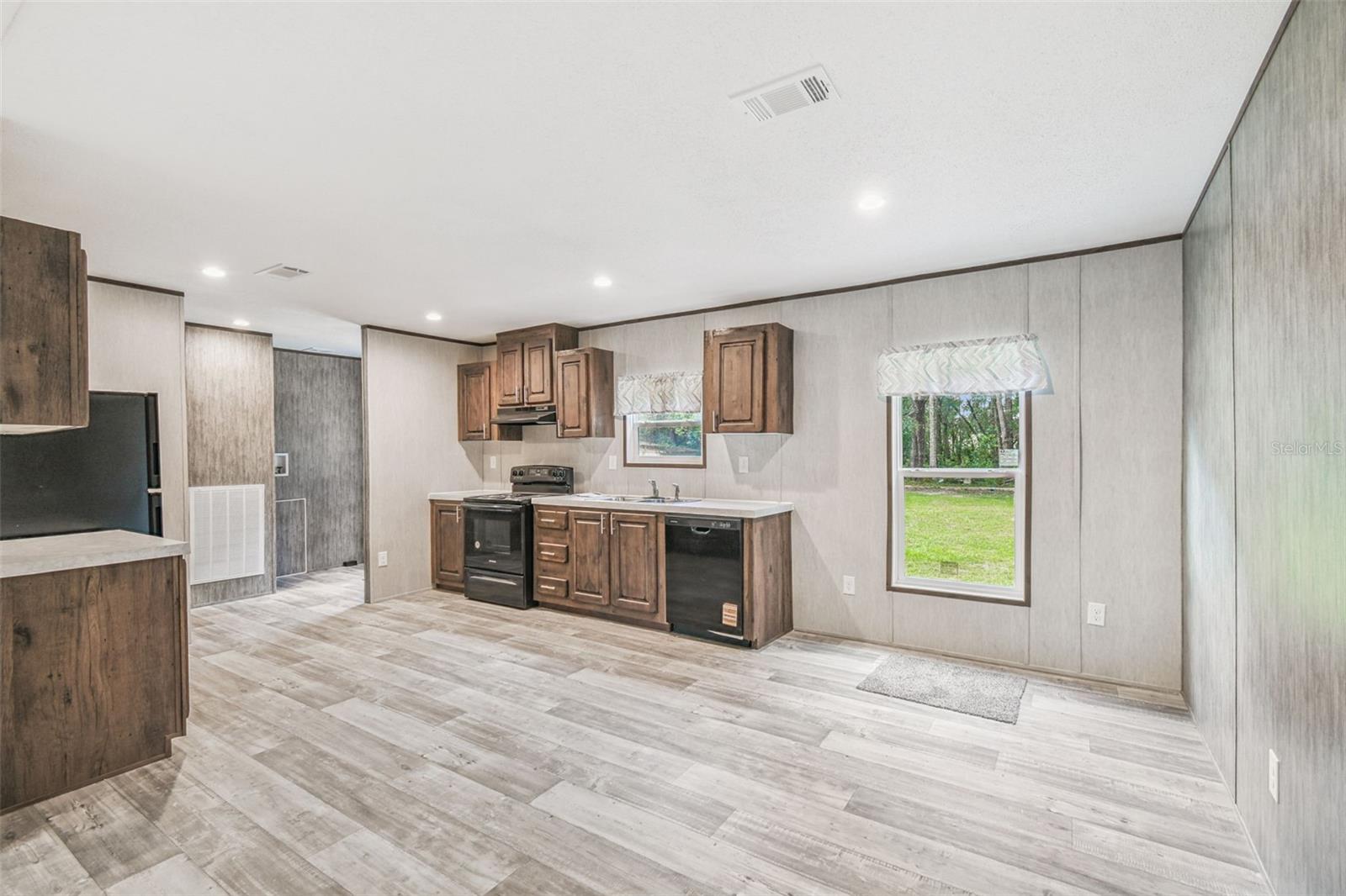 Image 12 of 51 For 15507 Wilson Boulevard