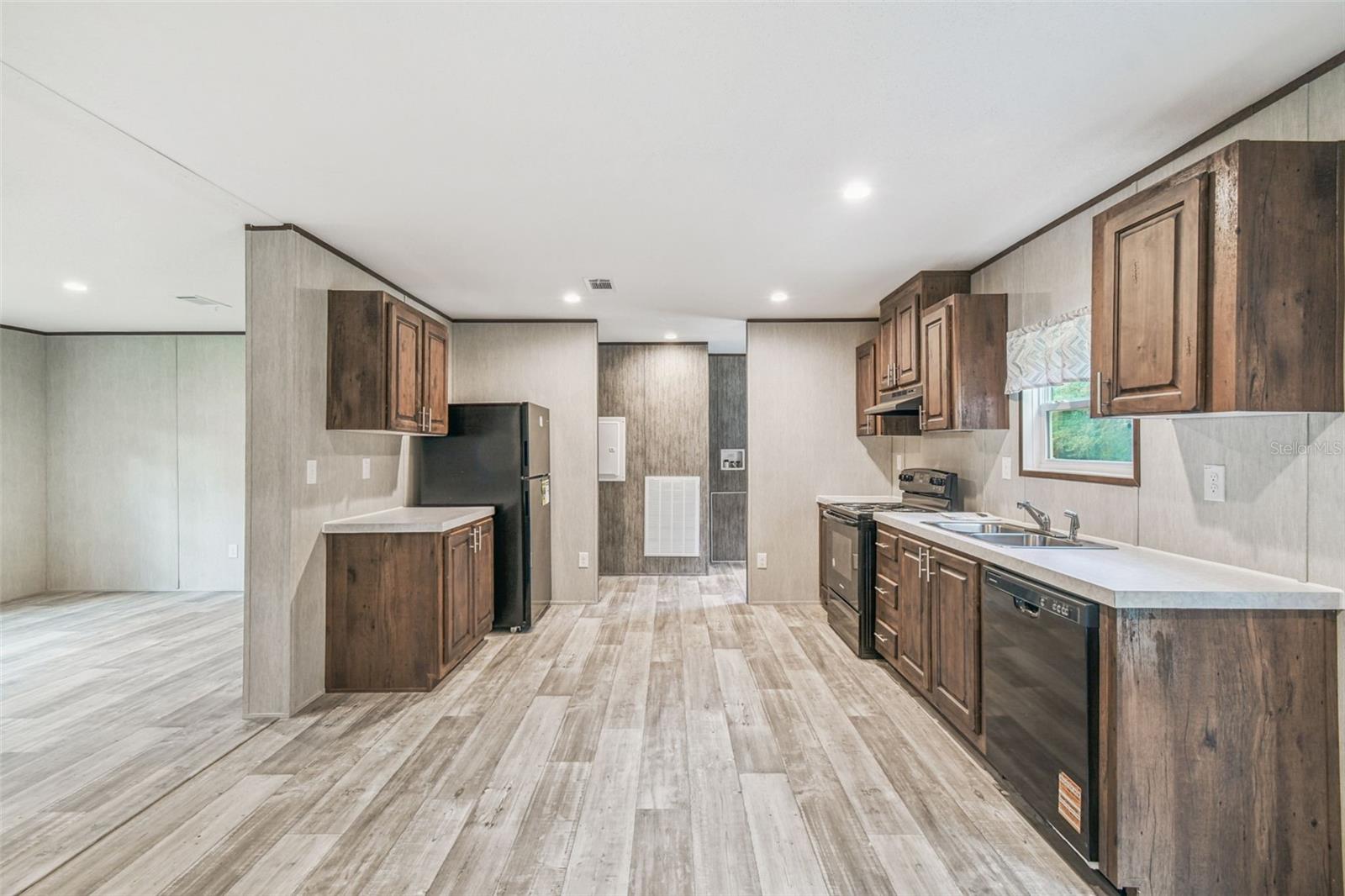 Image 14 of 51 For 15507 Wilson Boulevard