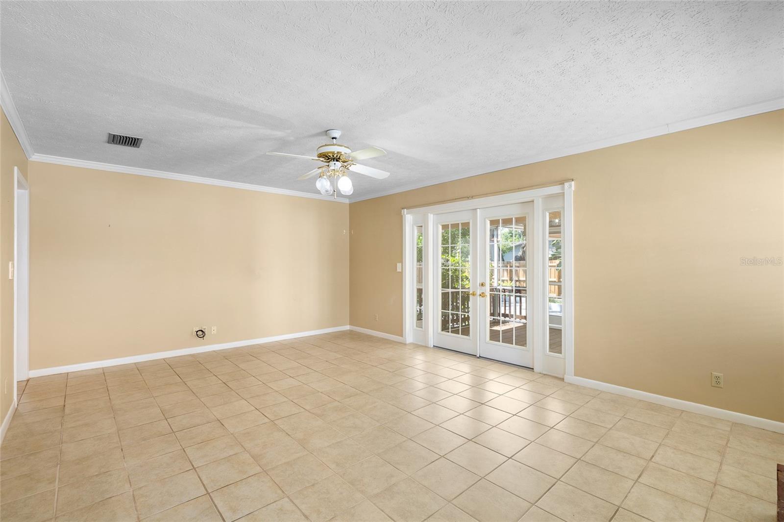 Image 13 of 44 For 4411 Estrella St