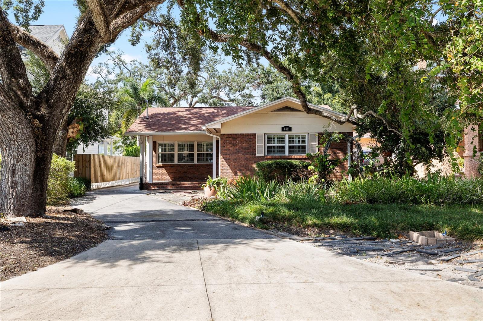 Image 4 of 44 For 4411 Estrella St