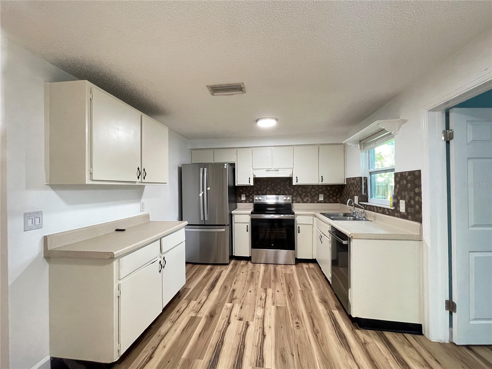 Image 14 of 40 For 8104 Badger Ln