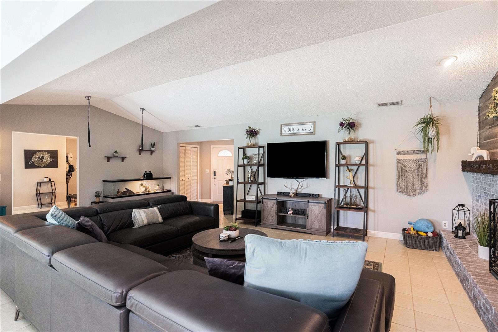 Image 11 of 27 For 1411 Oakwood Lane