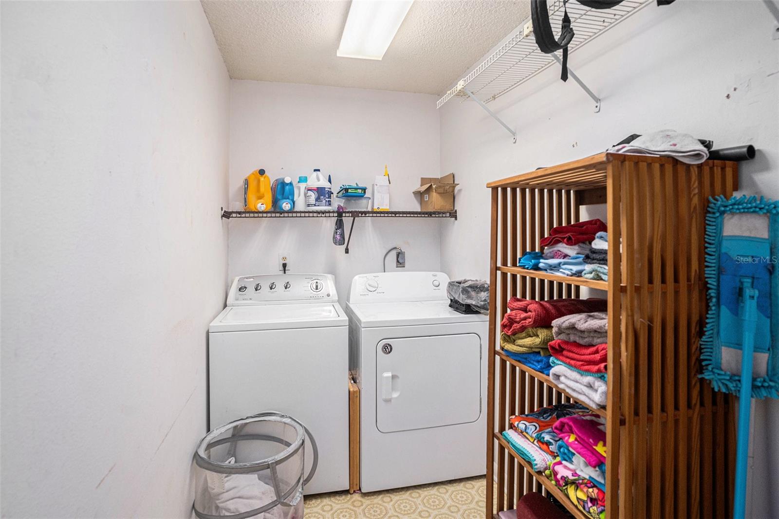 Image 19 of 27 For 1411 Oakwood Lane