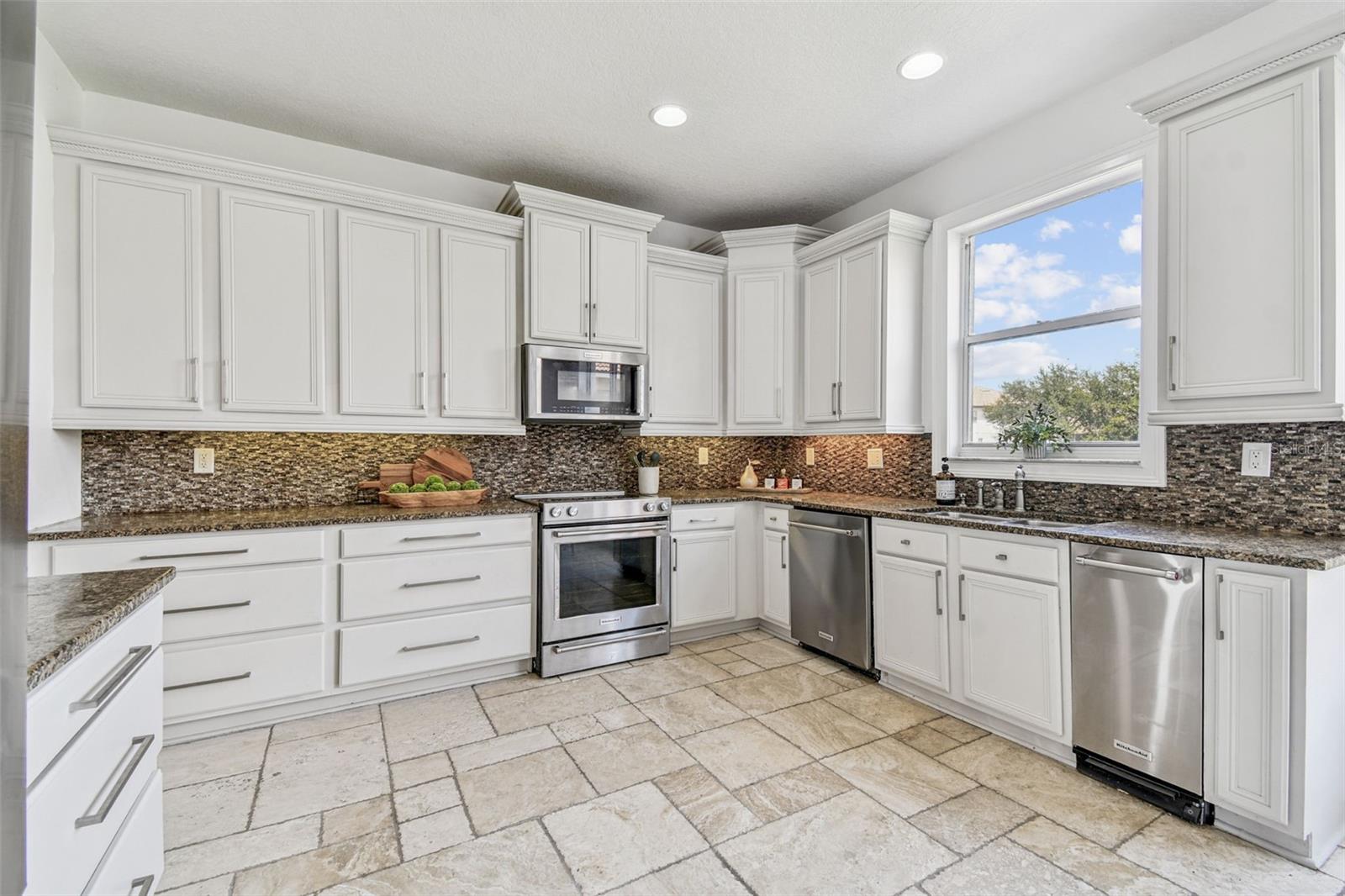 Image 17 of 92 For 18005 Malakai Isle Drive