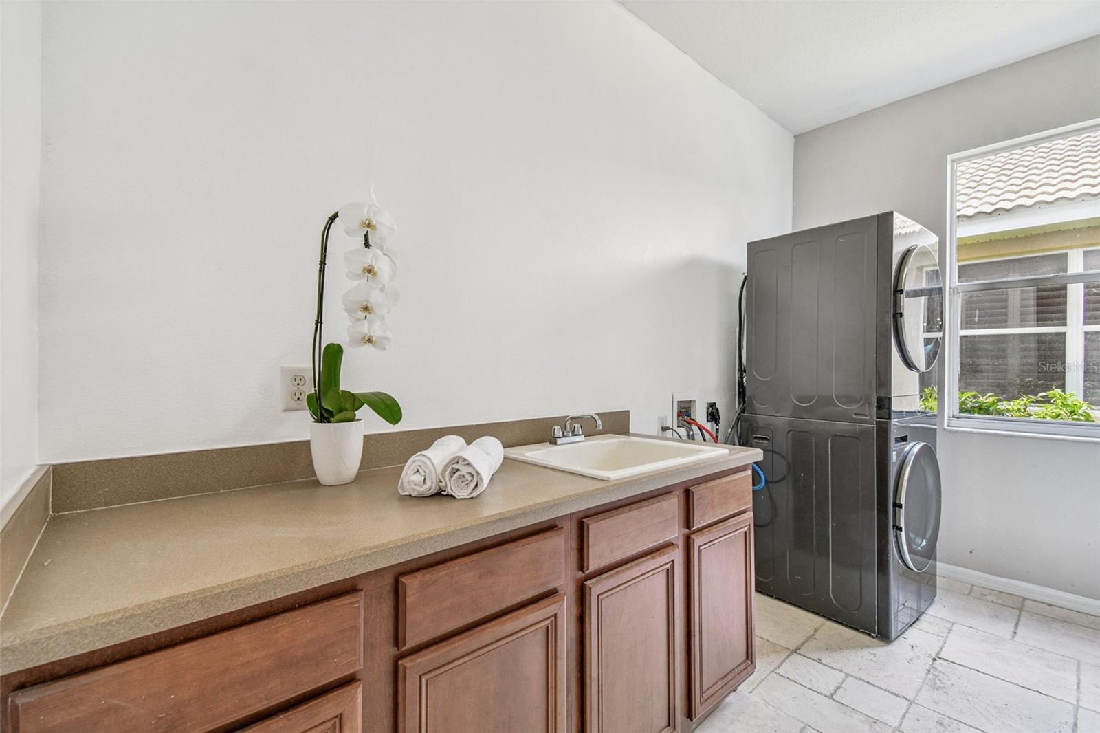 Image 28 of 92 For 18005 Malakai Isle Drive