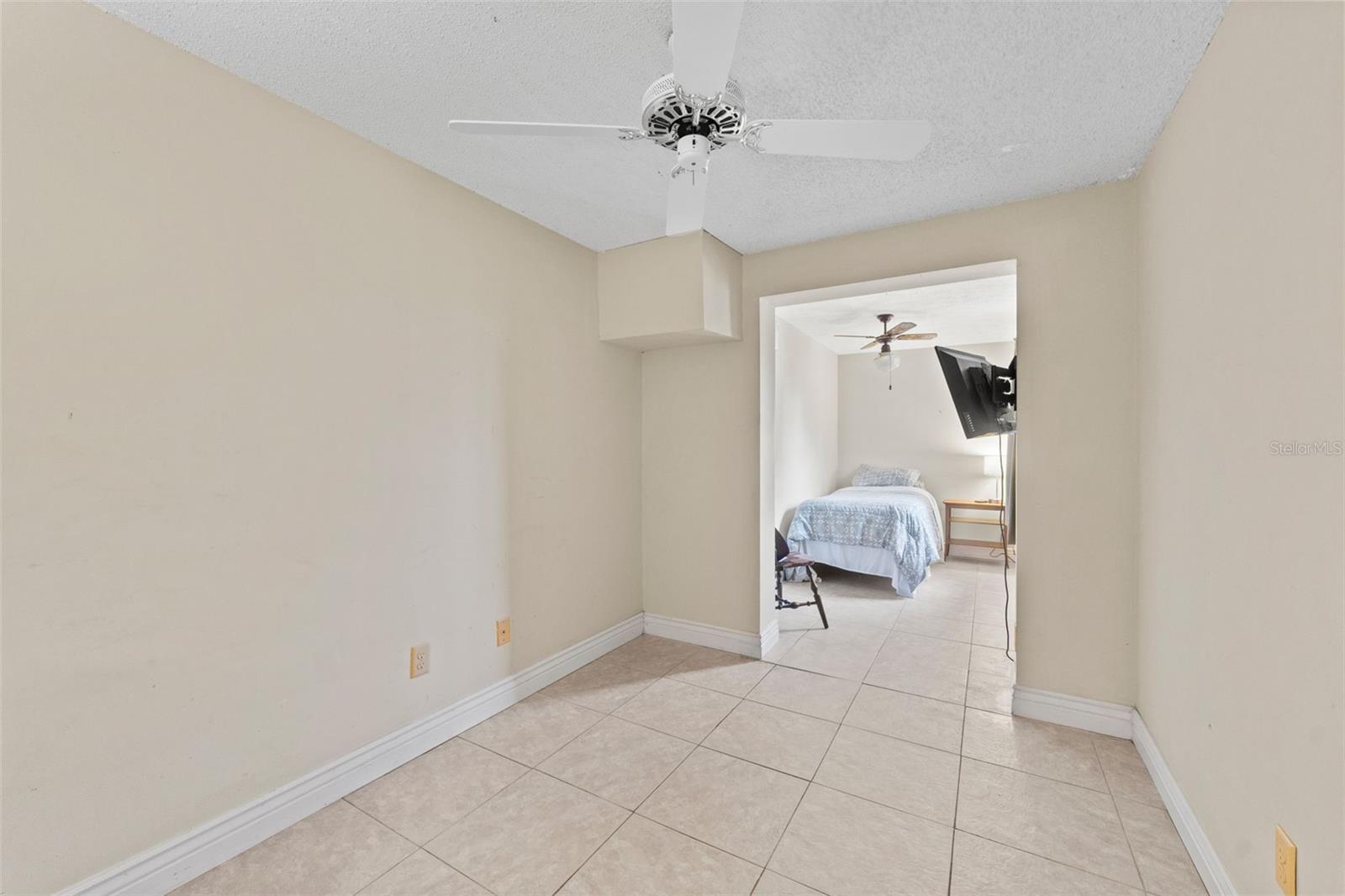 Image 17 of 22 For 8841 Oak Circle