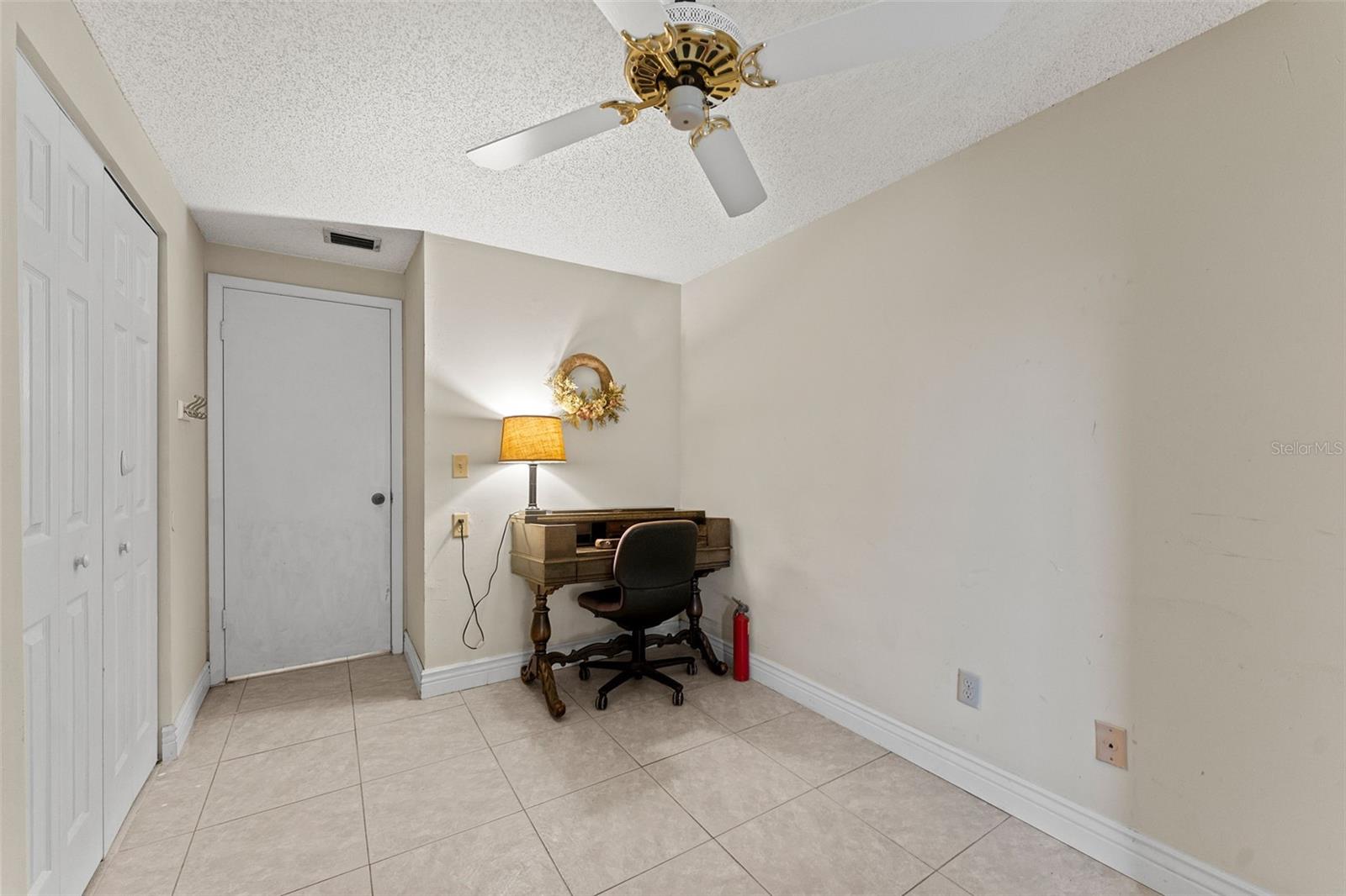 Image 18 of 22 For 8841 Oak Circle