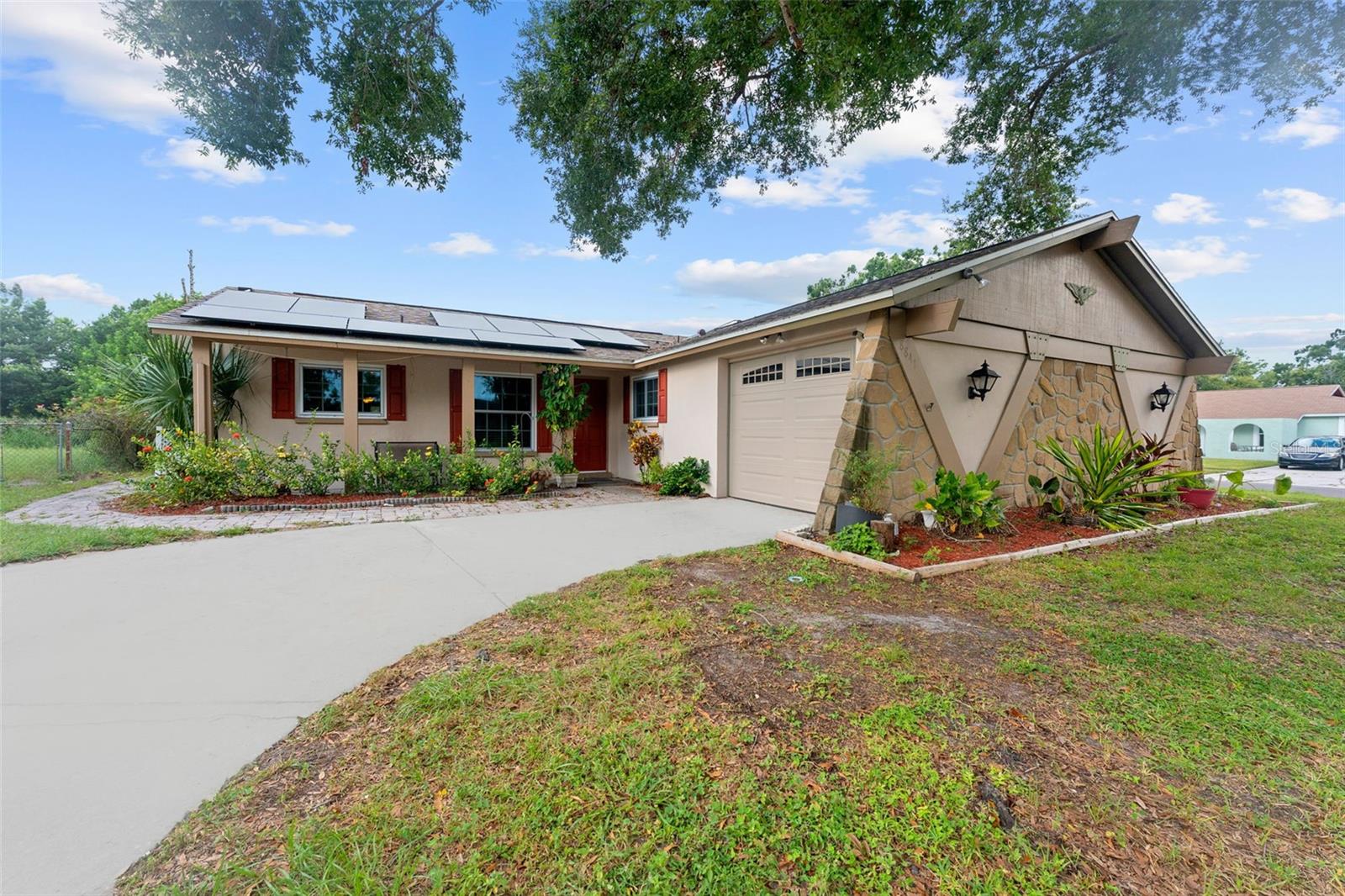 Image 3 of 22 For 8841 Oak Circle