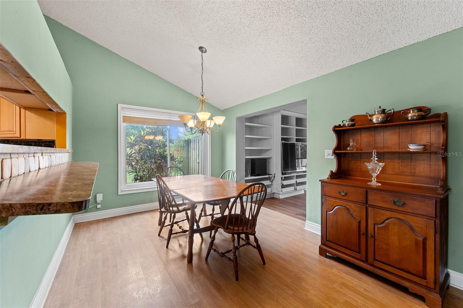 Image 7 of 22 For 8841 Oak Circle