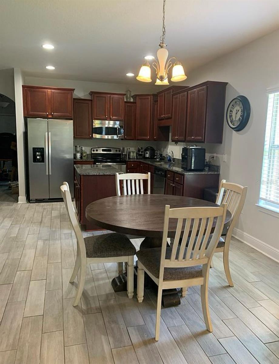 Image 3 of 19 For 526 Camellia Court