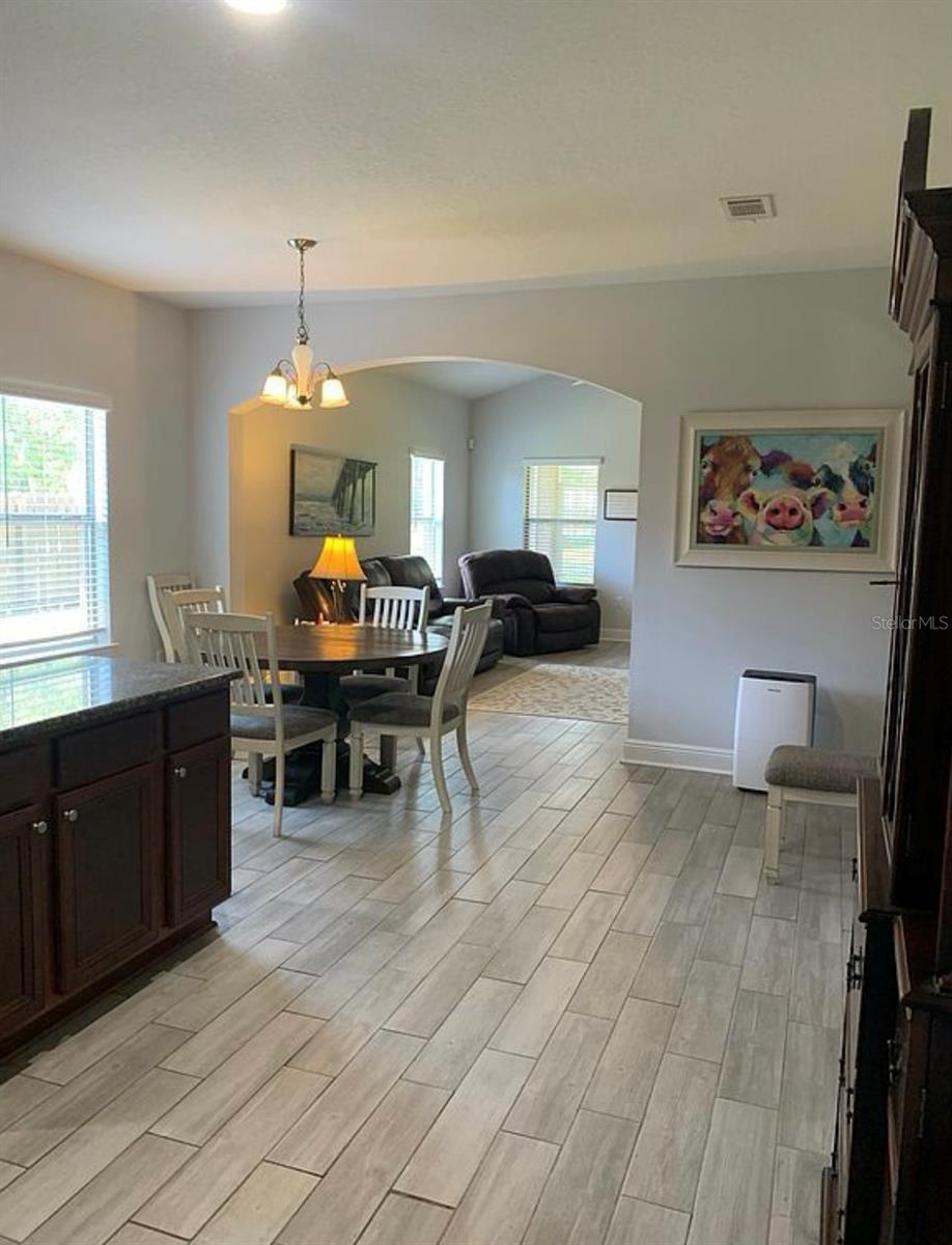 Image 4 of 19 For 526 Camellia Court