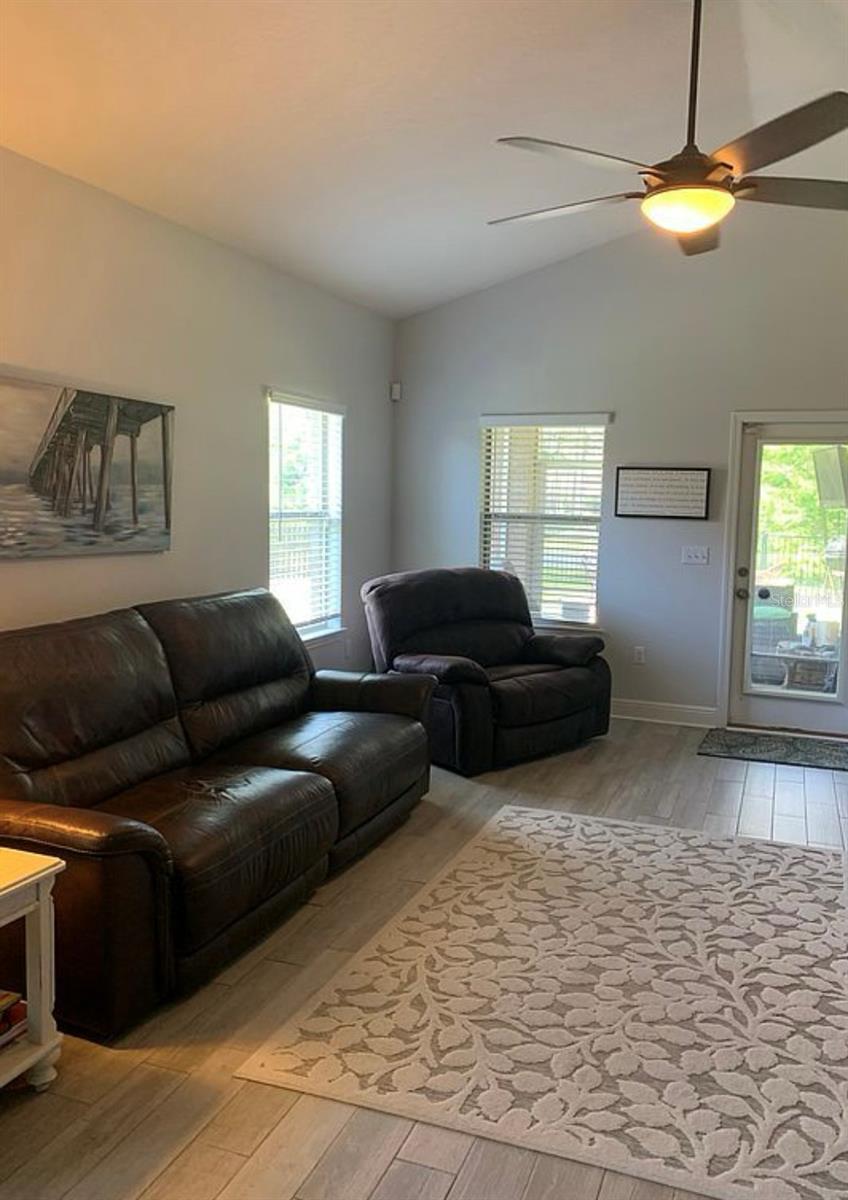 Image 5 of 19 For 526 Camellia Court